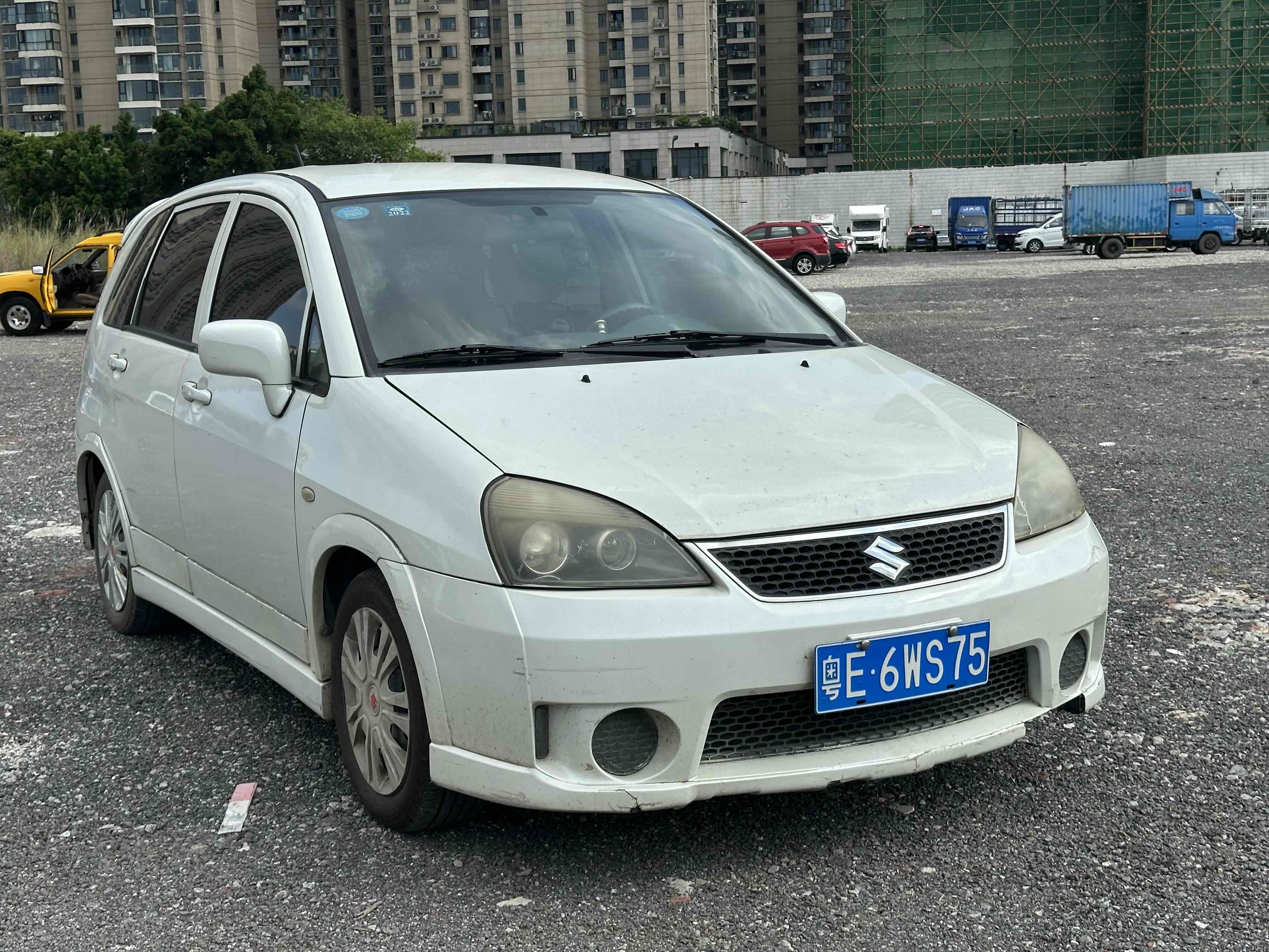 Suzuki Liana 2014 изображение автомобиля #4