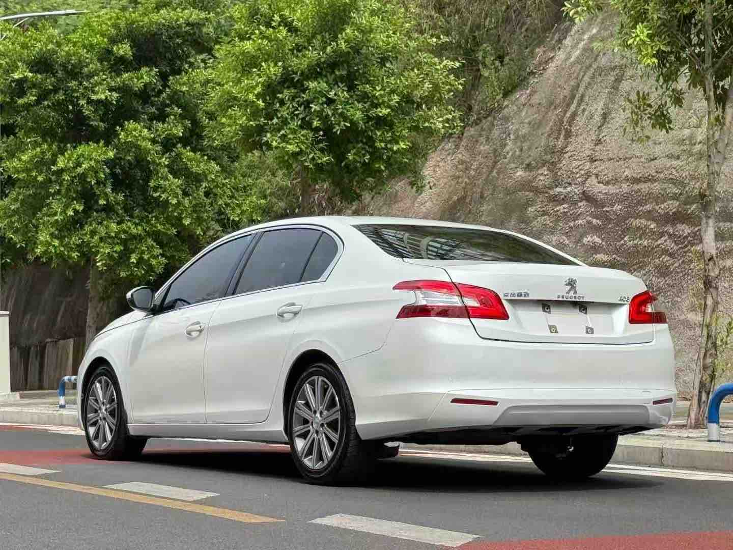 Peugeot 408 2016 car image #4