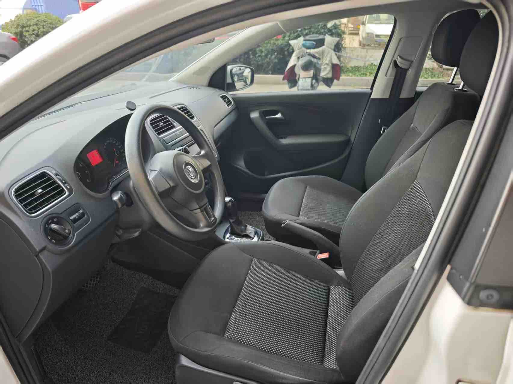 Polo 2012 car image #4