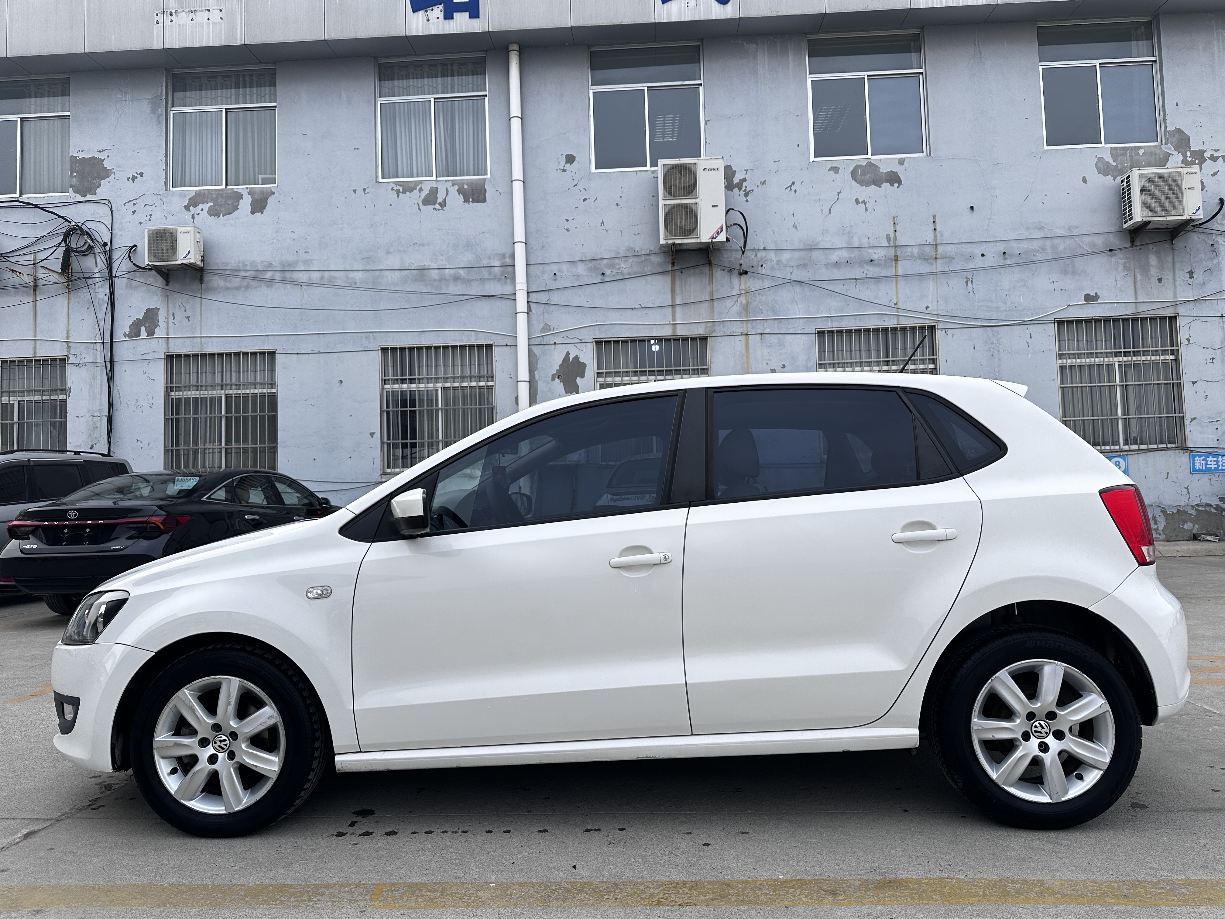 Volkswagen Polo 2011 car image #4