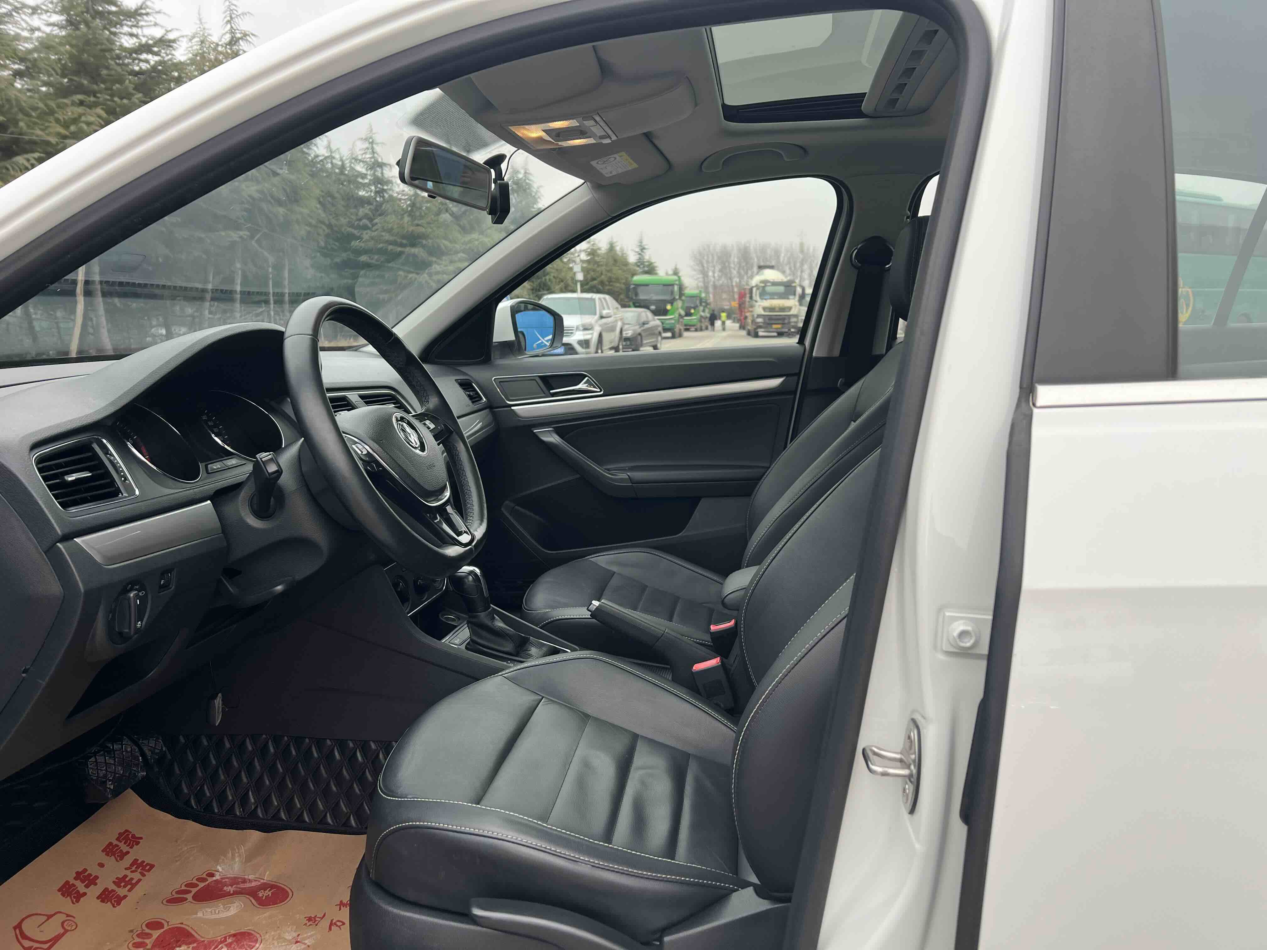Volkswagen Lavida 2018 car image #4