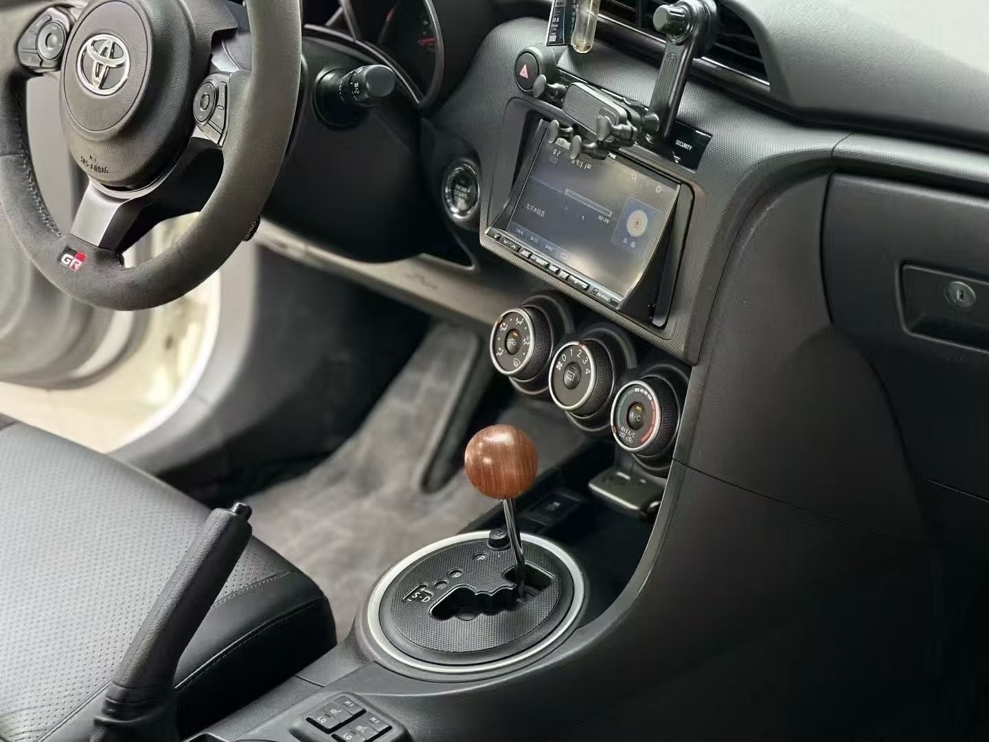 Toyota Zelas 2011 imagem de carro #4