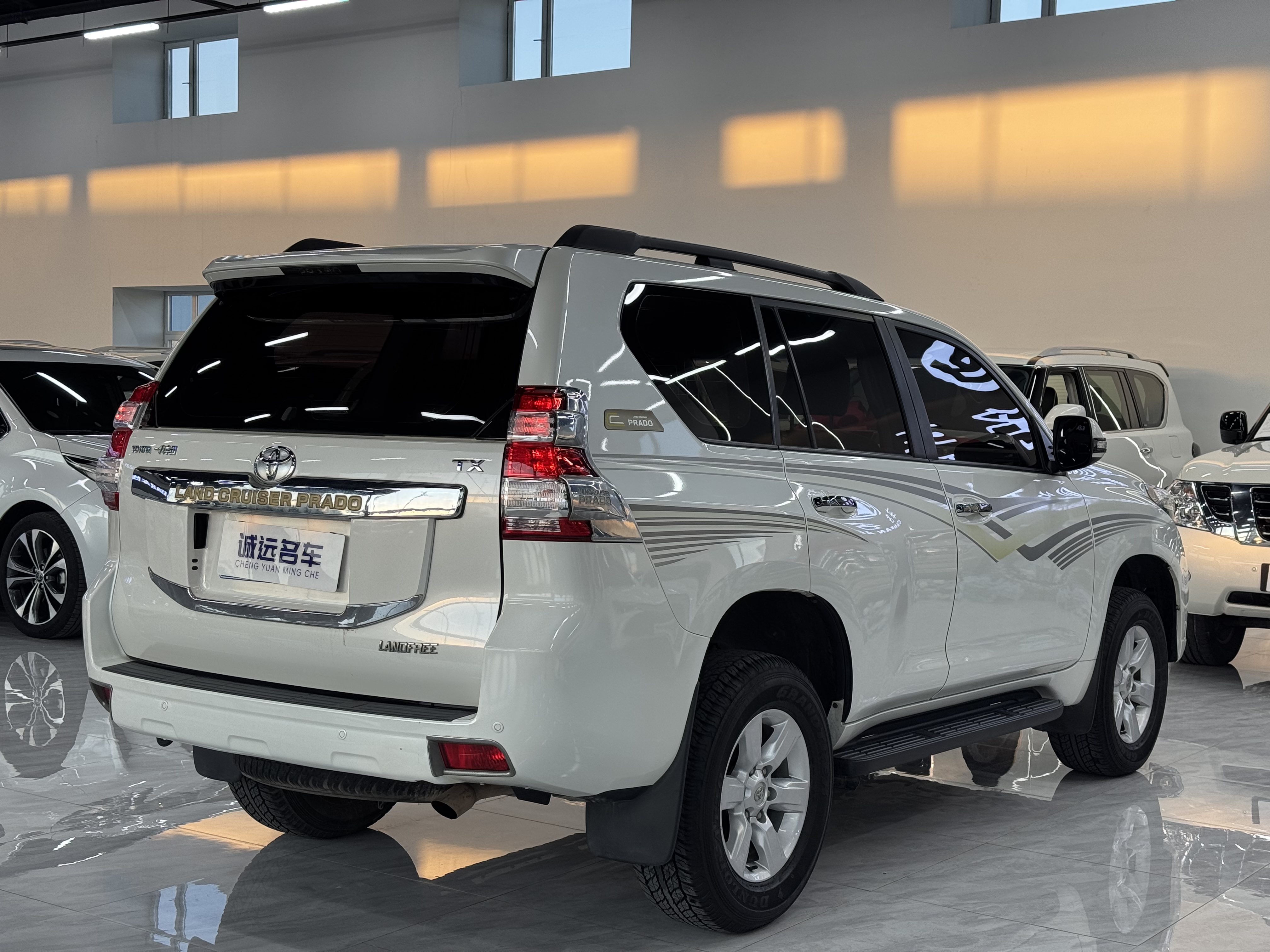 Toyota Land Cruiser Prado 2017 immagine di auto #4