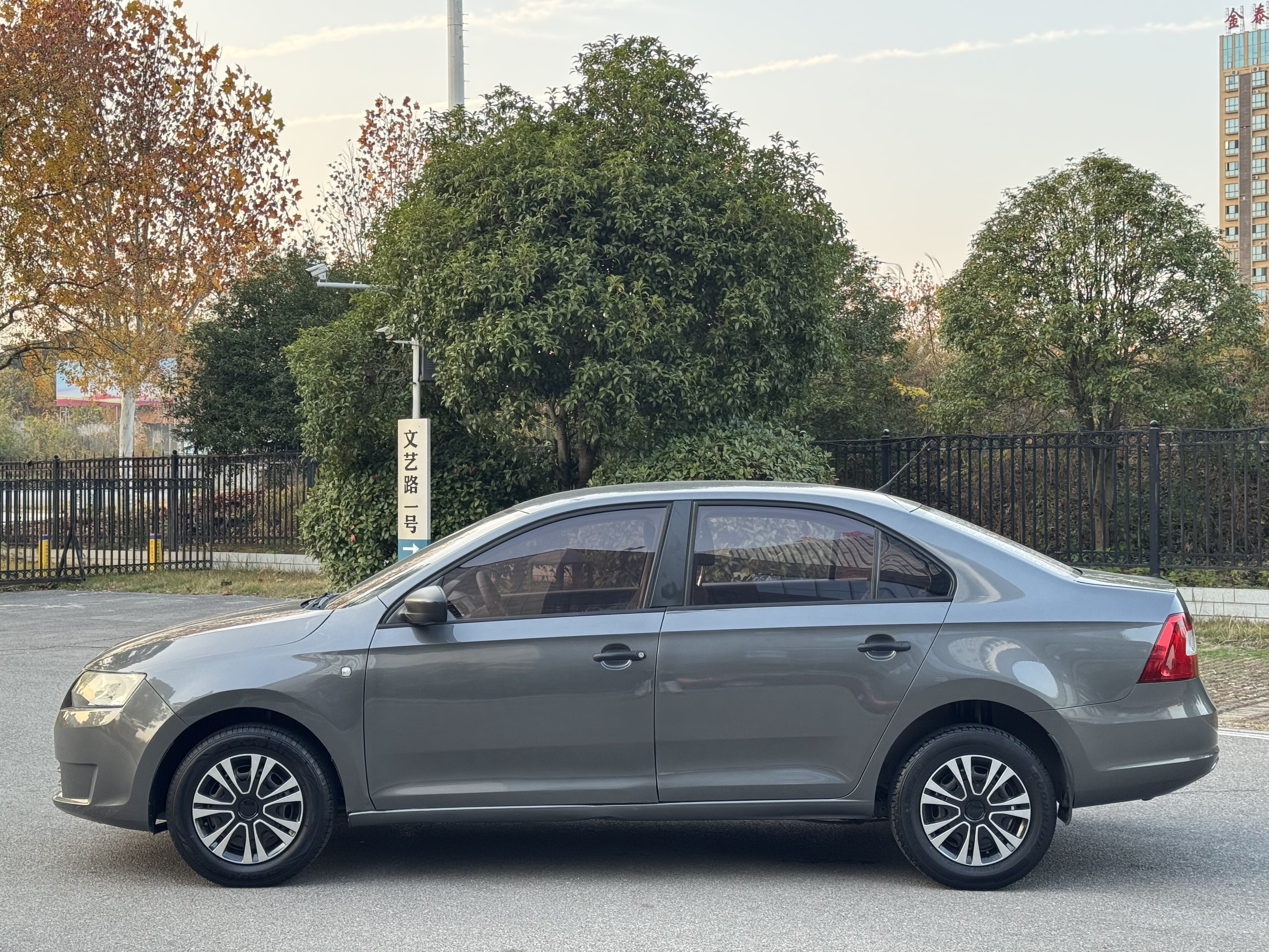Skoda Rapid 2017 #4 Skoda Rapid 2017 car image #4