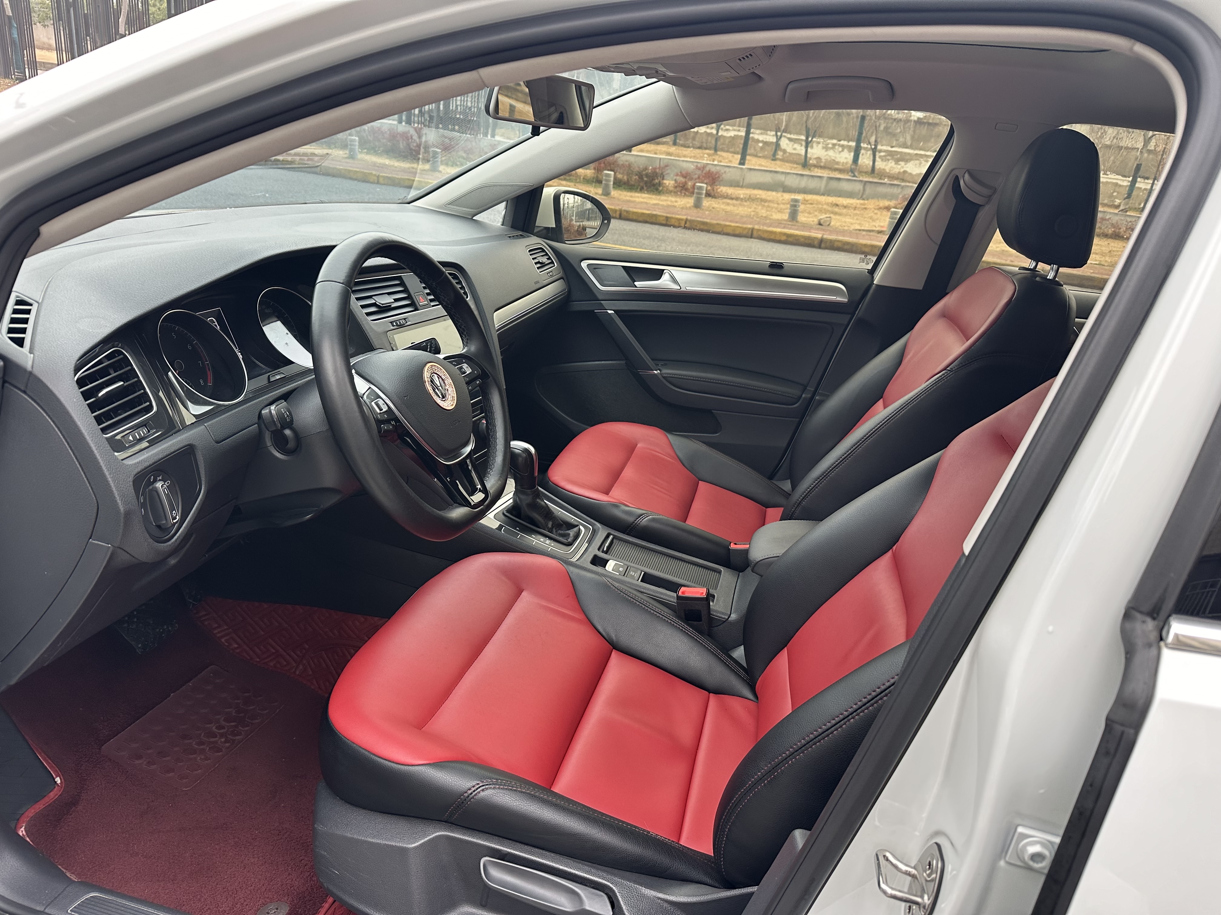 Volkswagen Golf 2018 car image #4