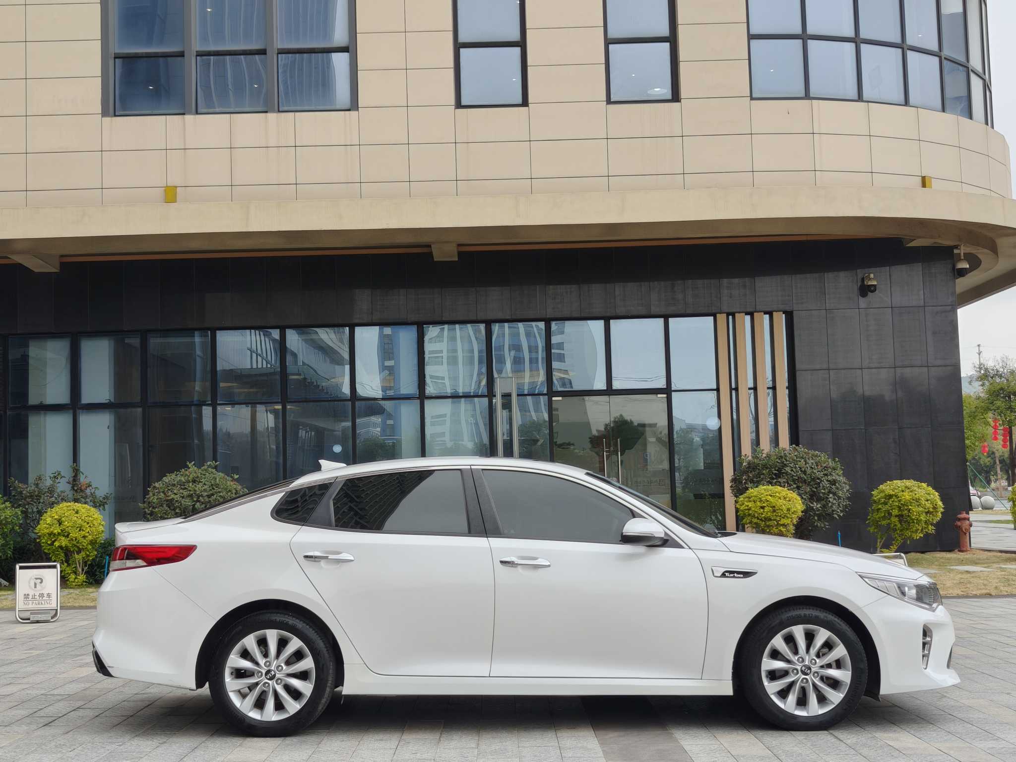 Kia K5 2017 car image #4