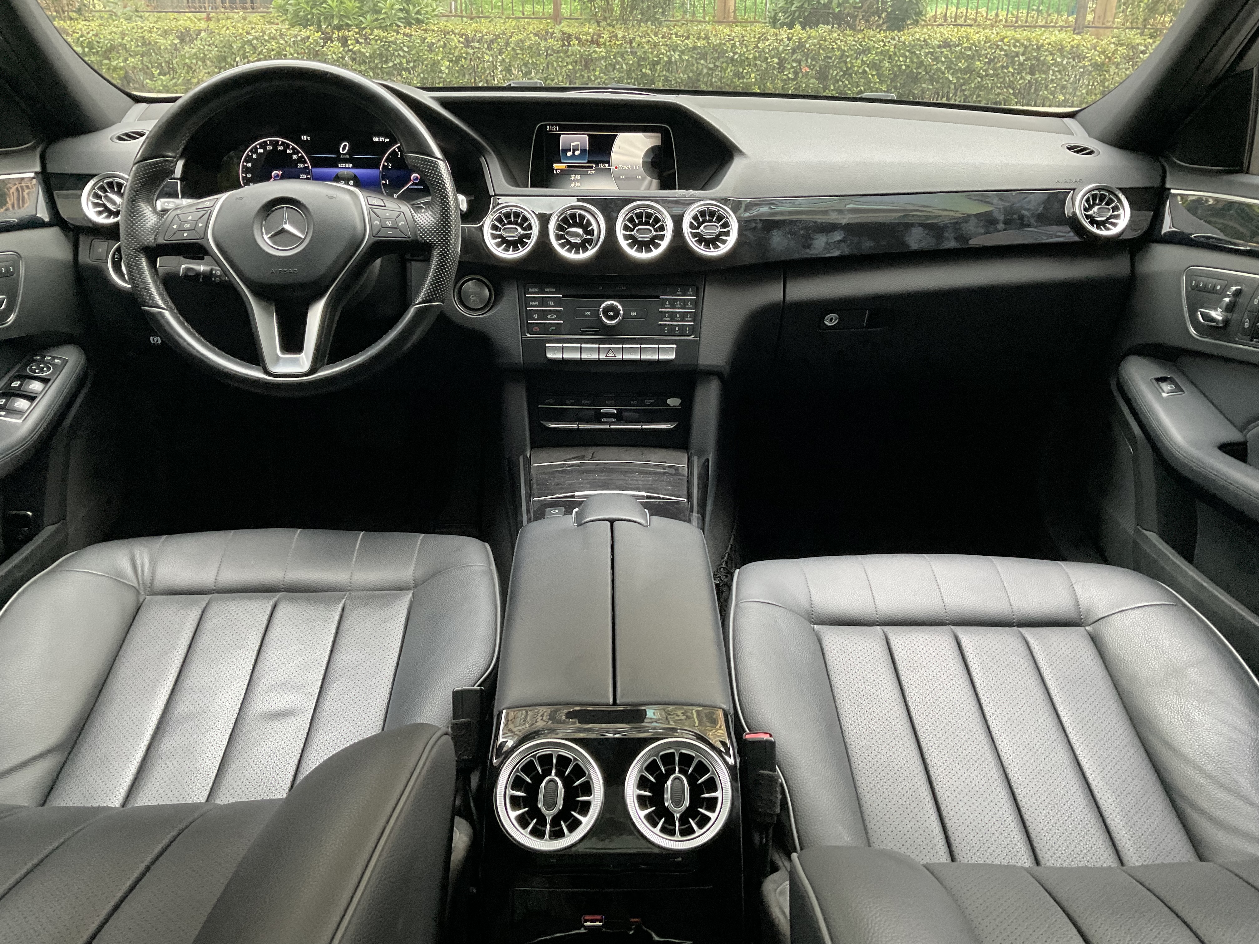 Mercedes-Benz E Class 2015 car image #4