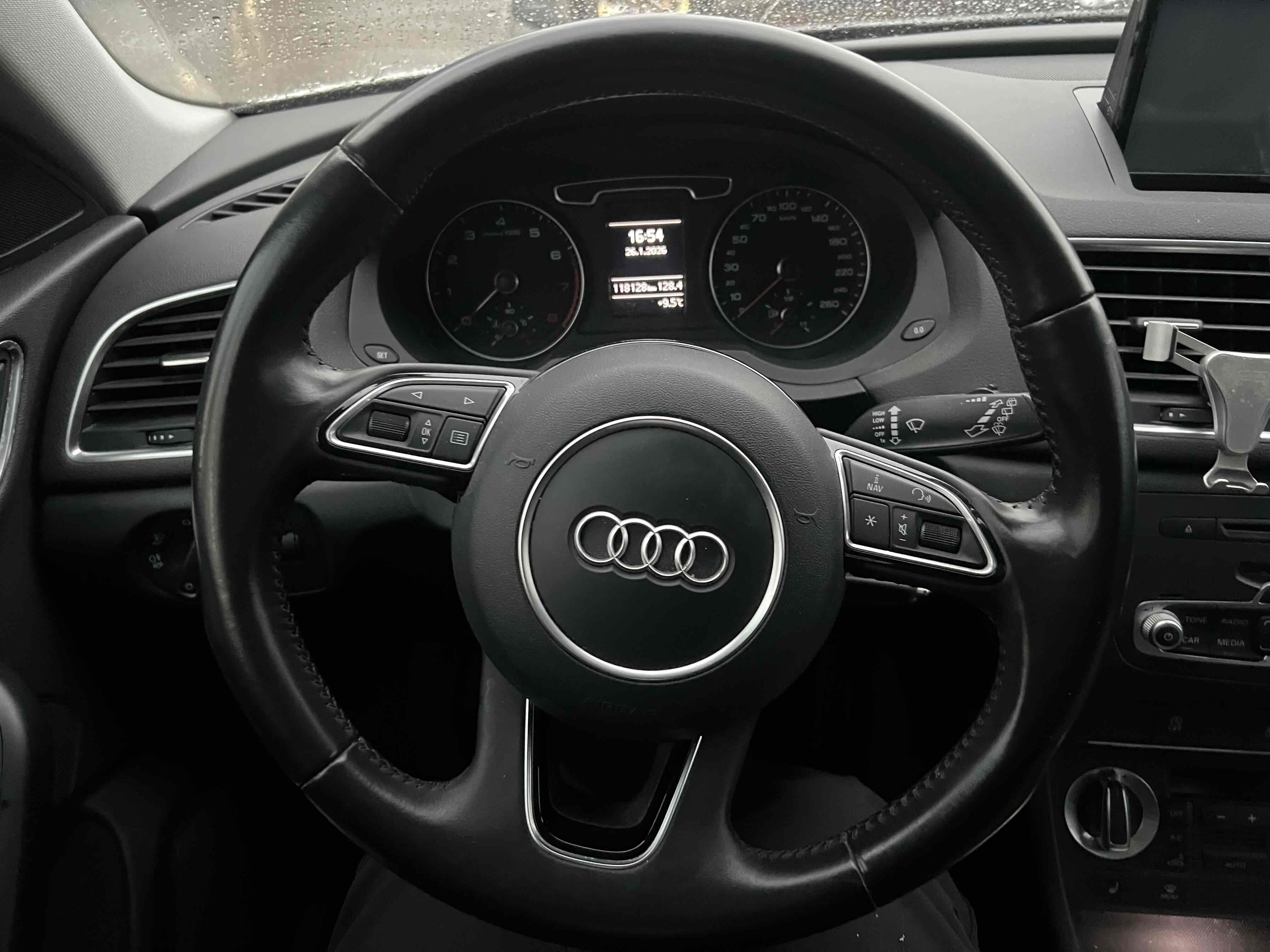Audi Q3 2016 car image #4