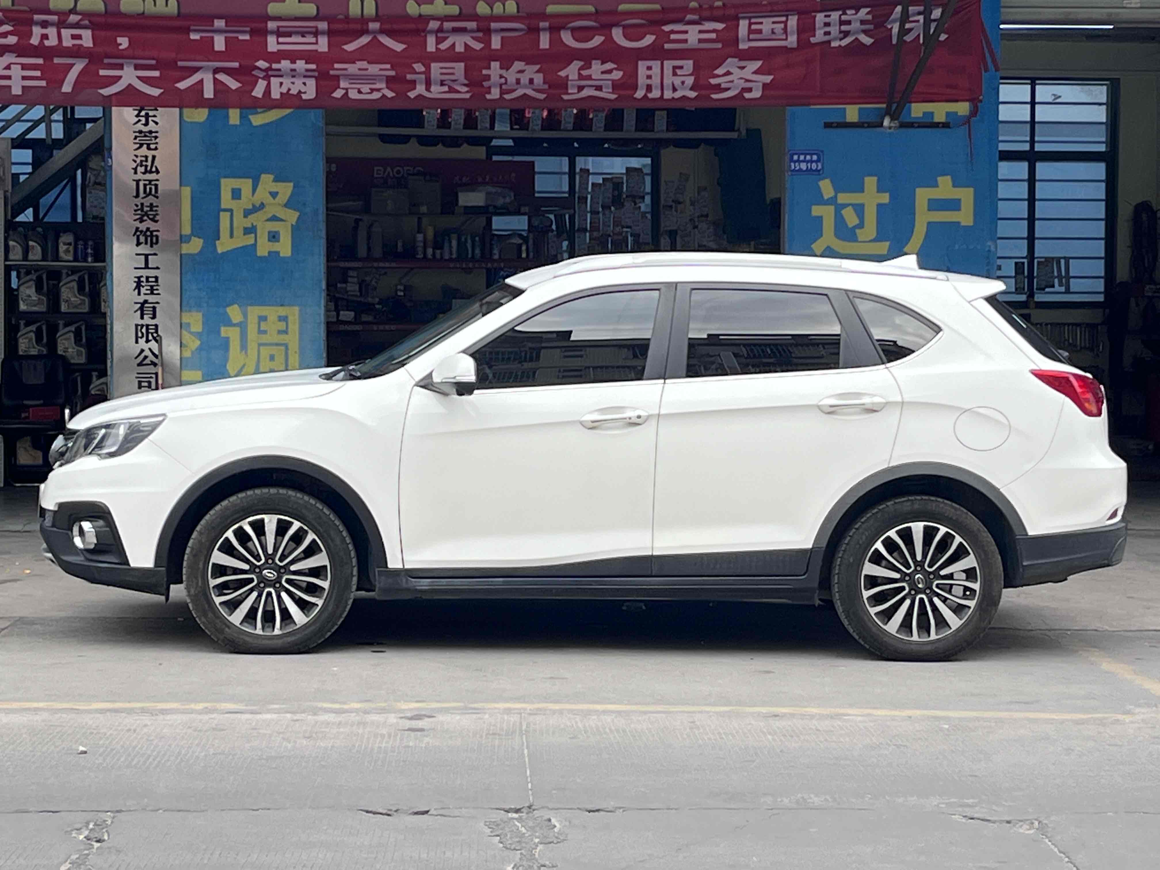 GAC Trumpchi GS5 Super 2017 #4 GAC Trumpchi GS5 Super 2017 car image #4