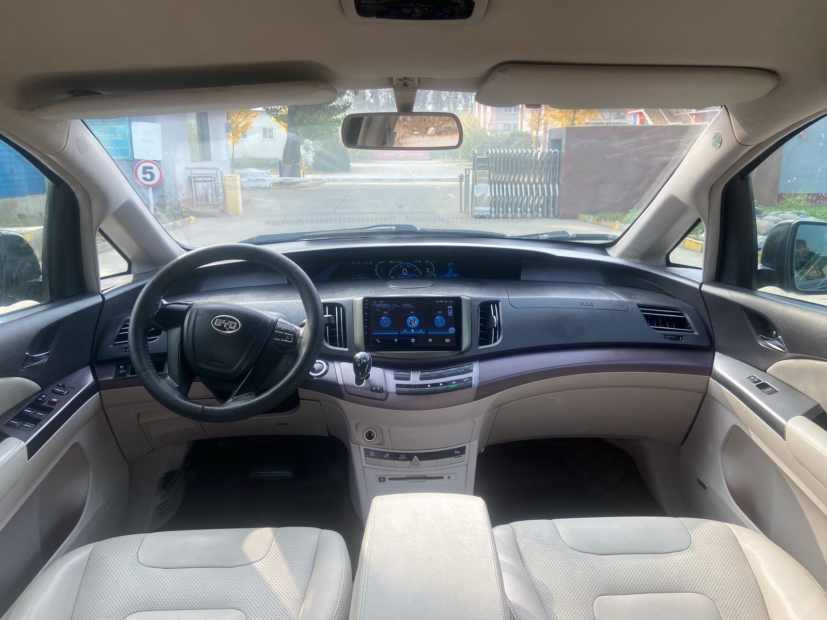 BYD e6 2015 car image #4