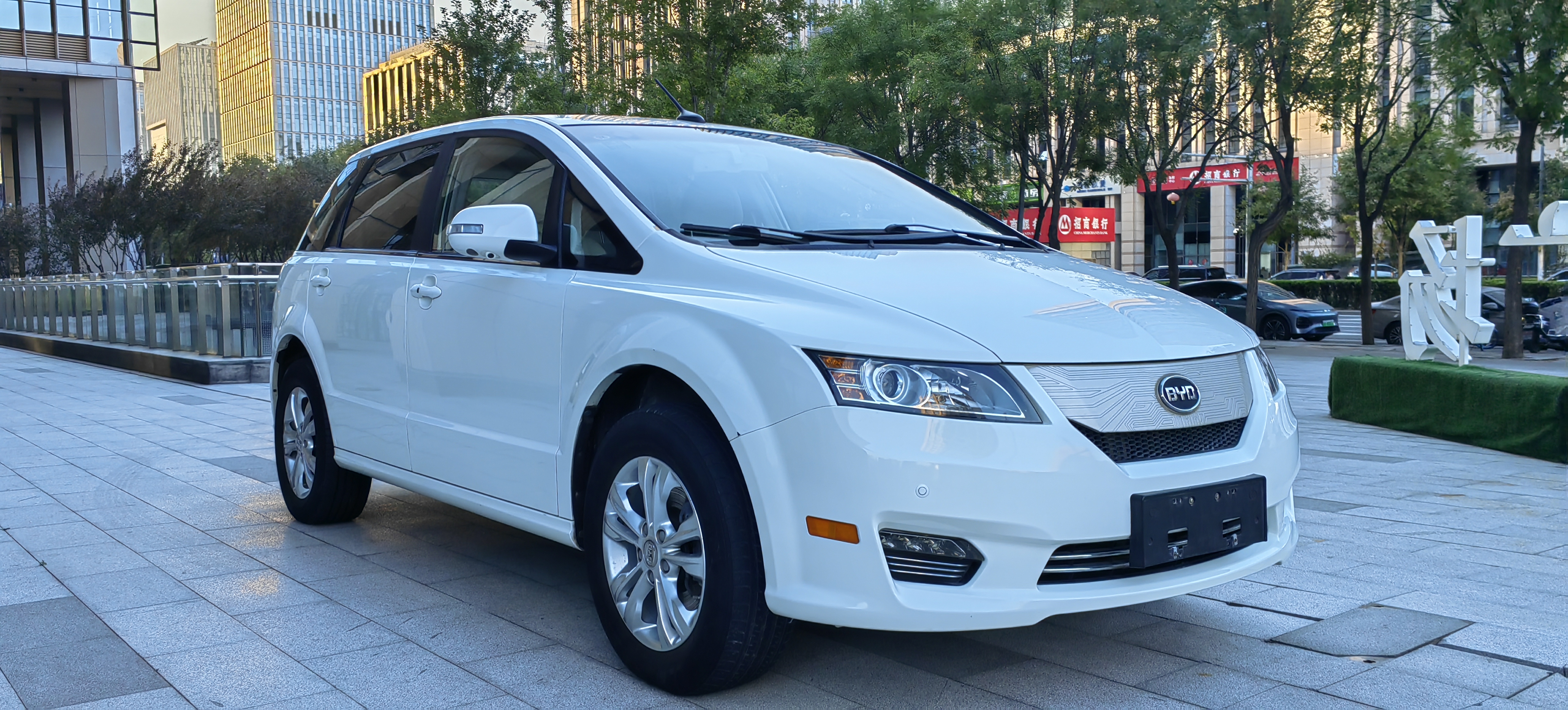 BYD e6 2016 #4 BYD e6 2016 car image #4