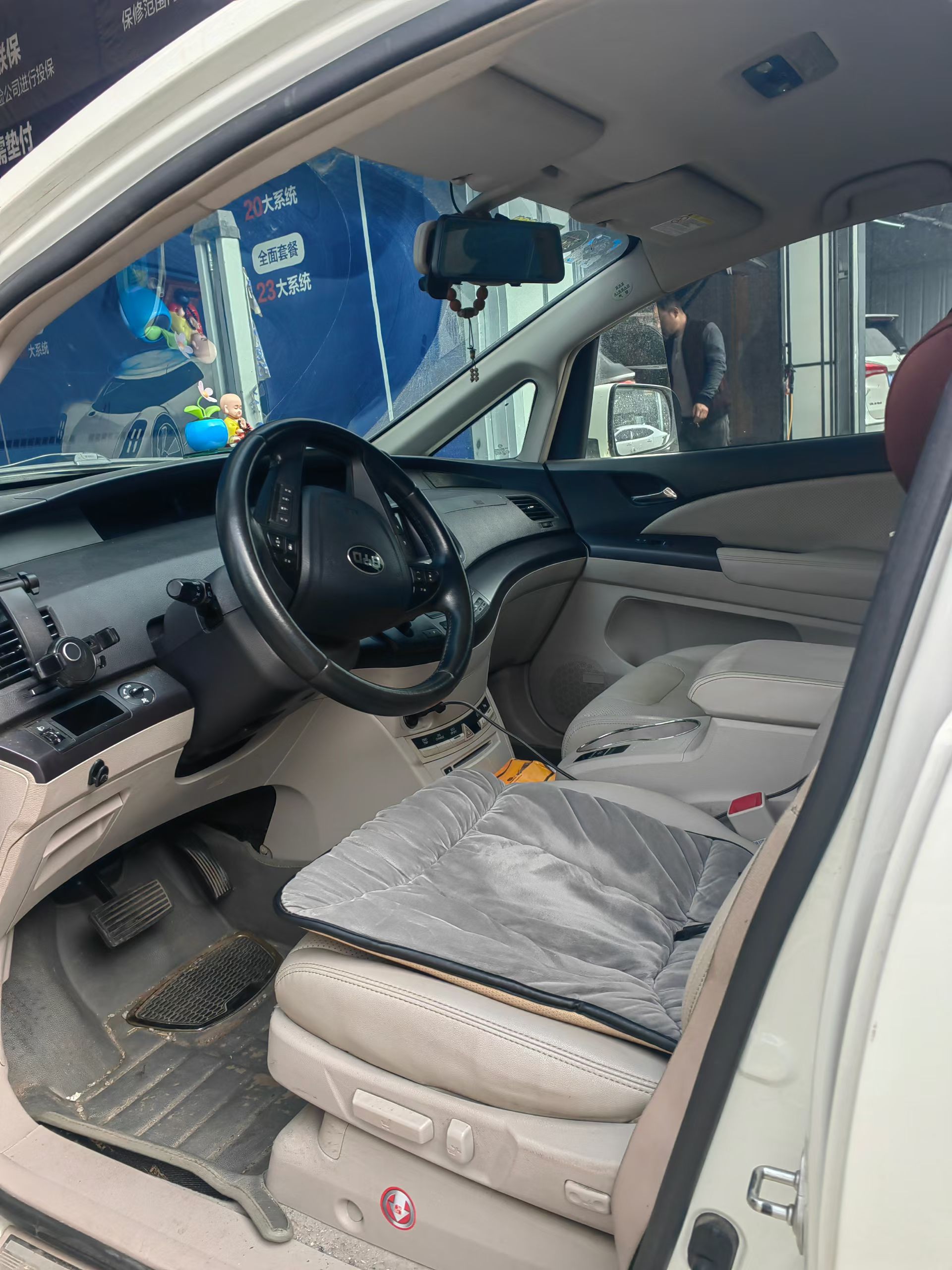 BYD e6 2016 #4 BYD e6 2016 car image #4