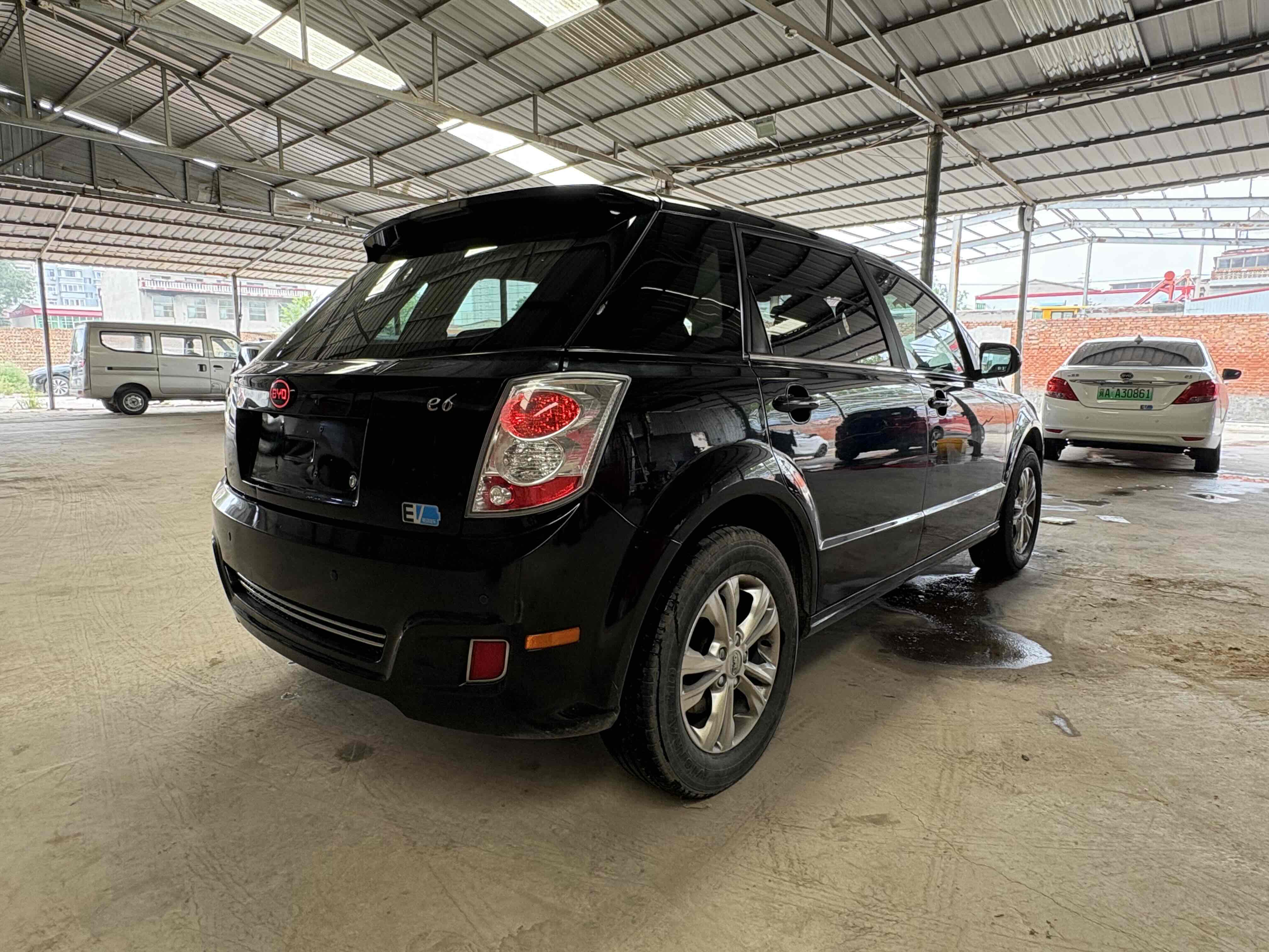 BYD e6 2016 #4 BYD e6 2016 car image #4