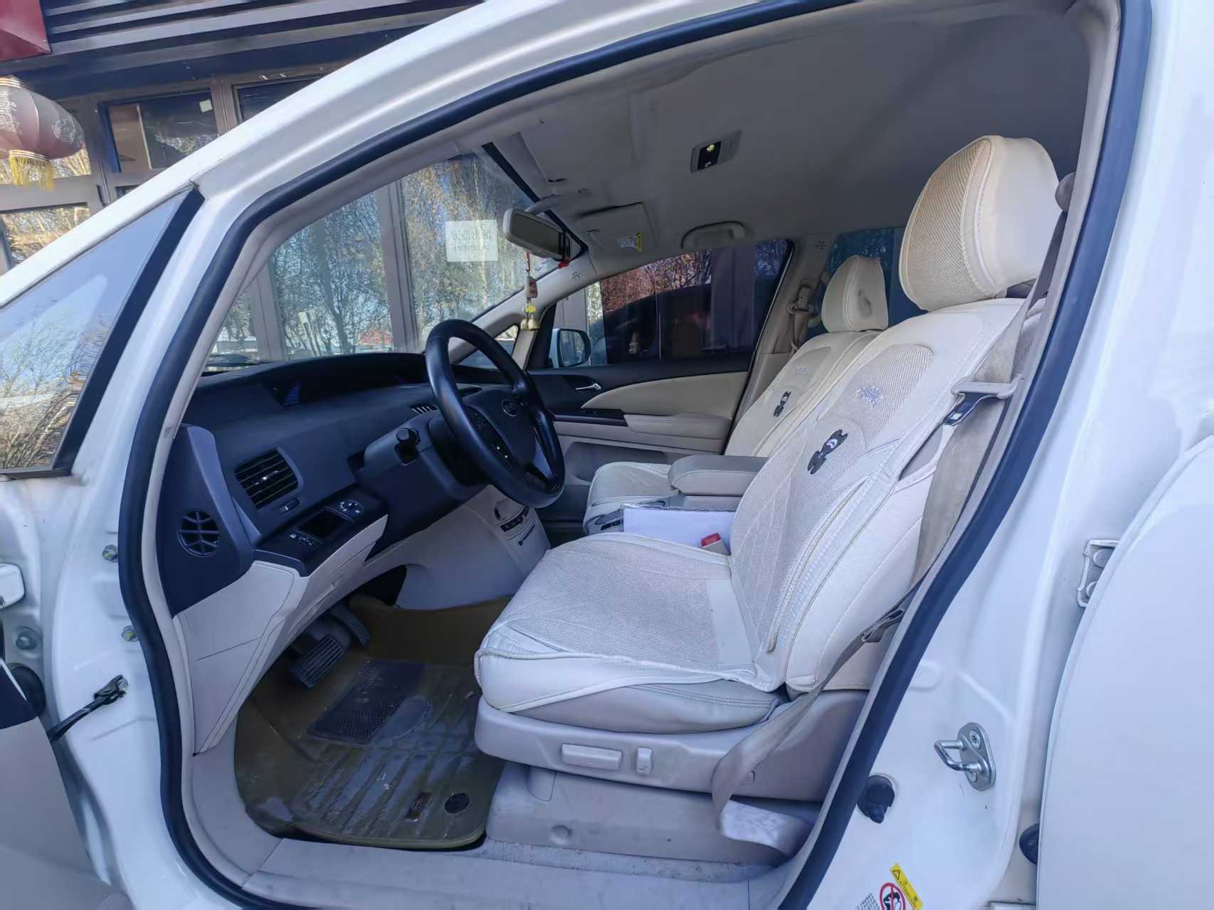 BYD e6 2019 #4 BYD e6 2019 car image #4