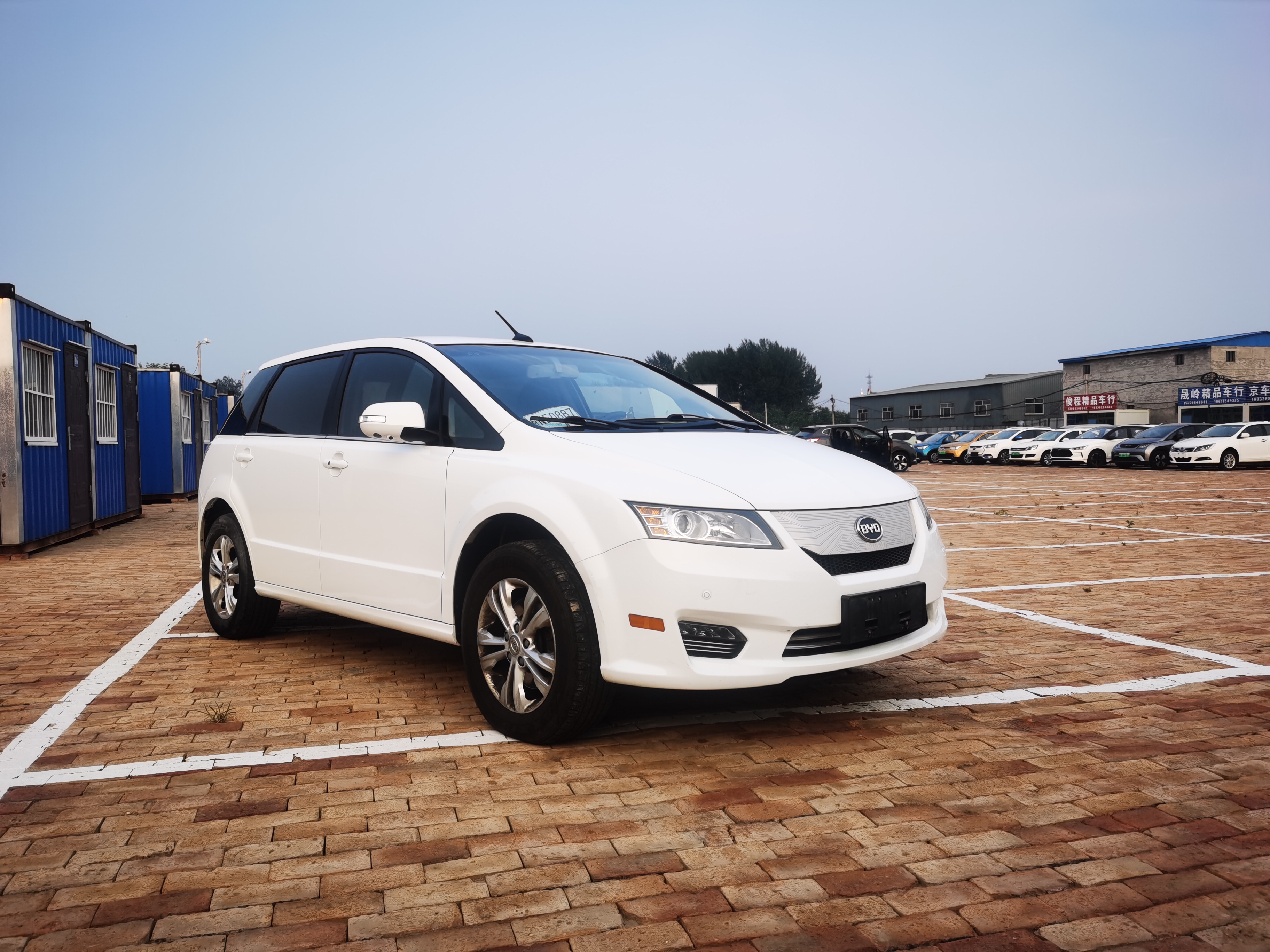 BYD e6 2017 #4 BYD e6 2017 car image #4