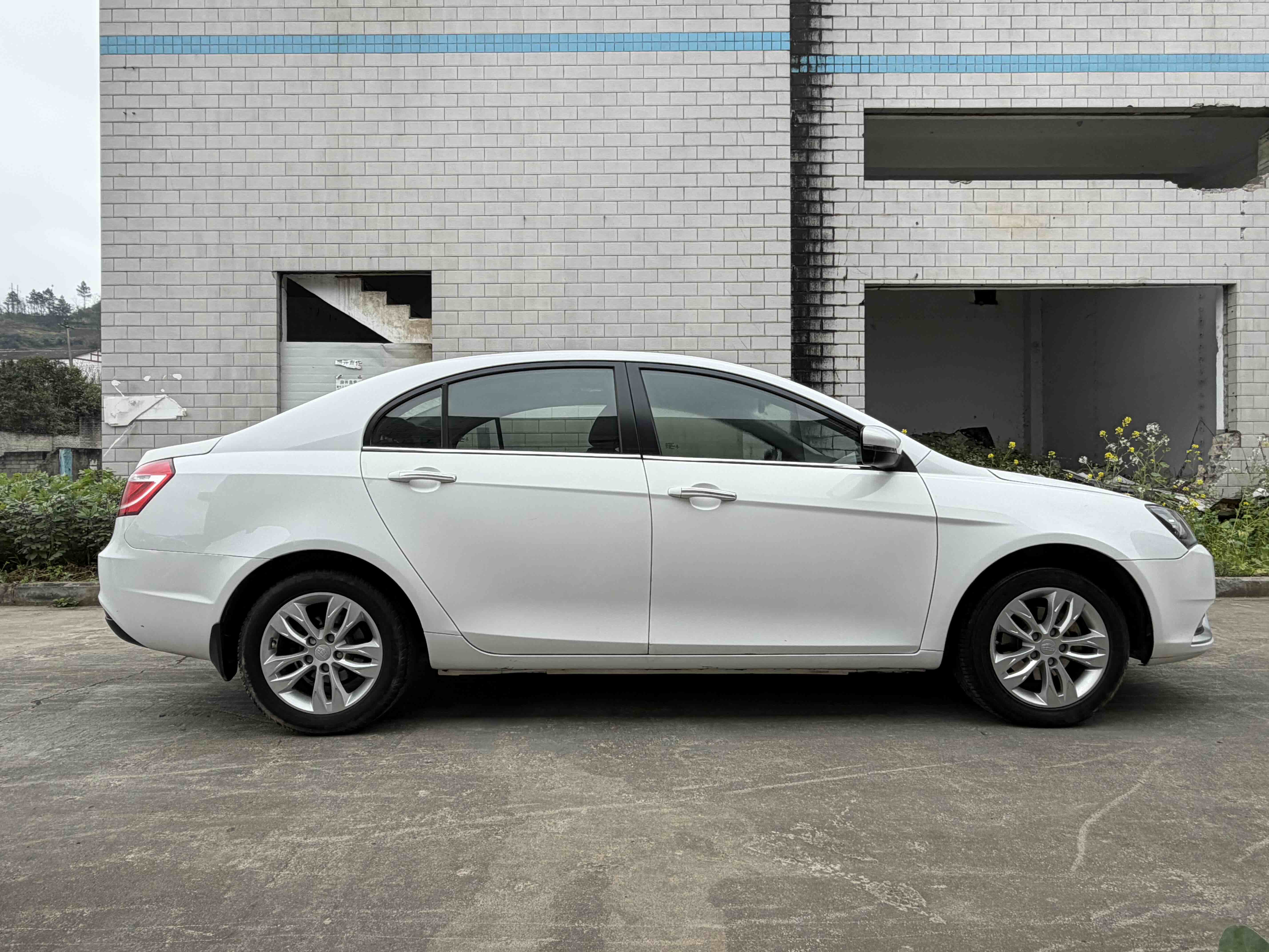 Emgrand 2016 car image #4
