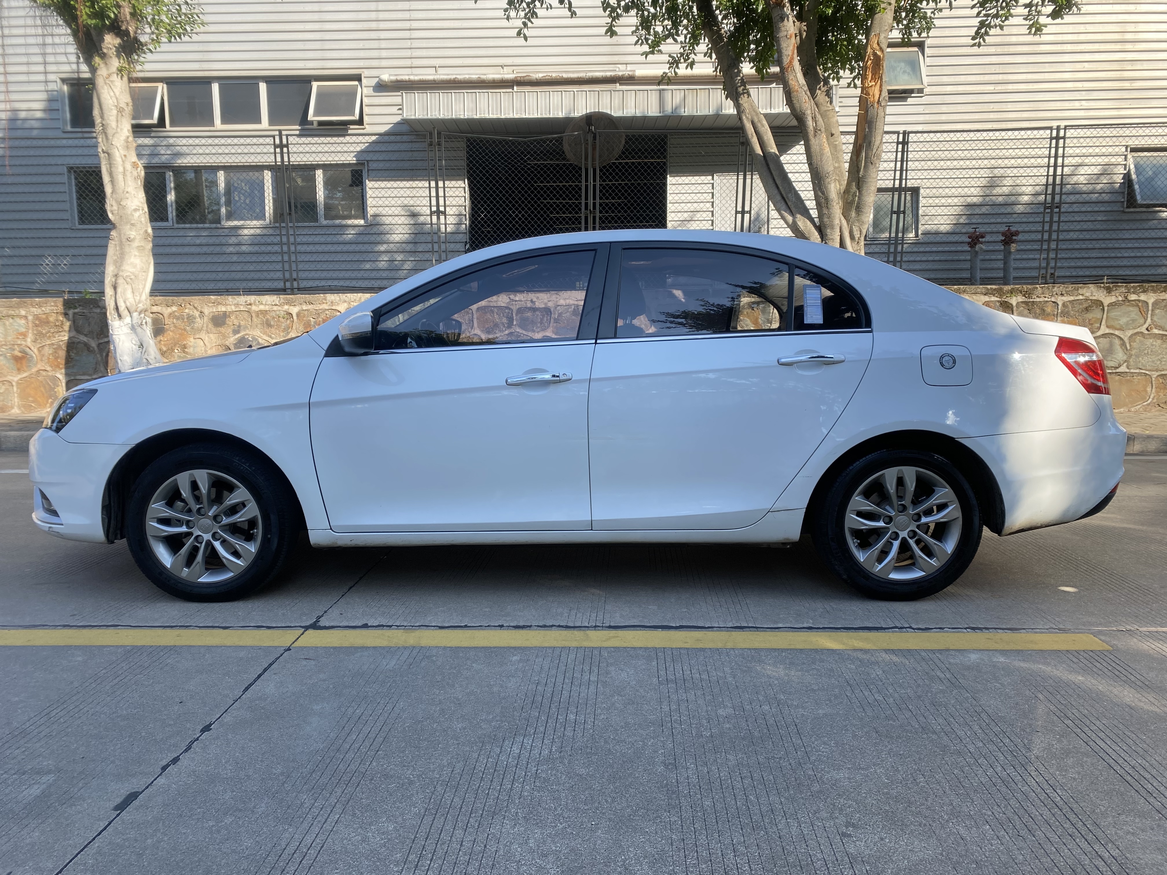 Emgrand 2016 immagine di auto #4