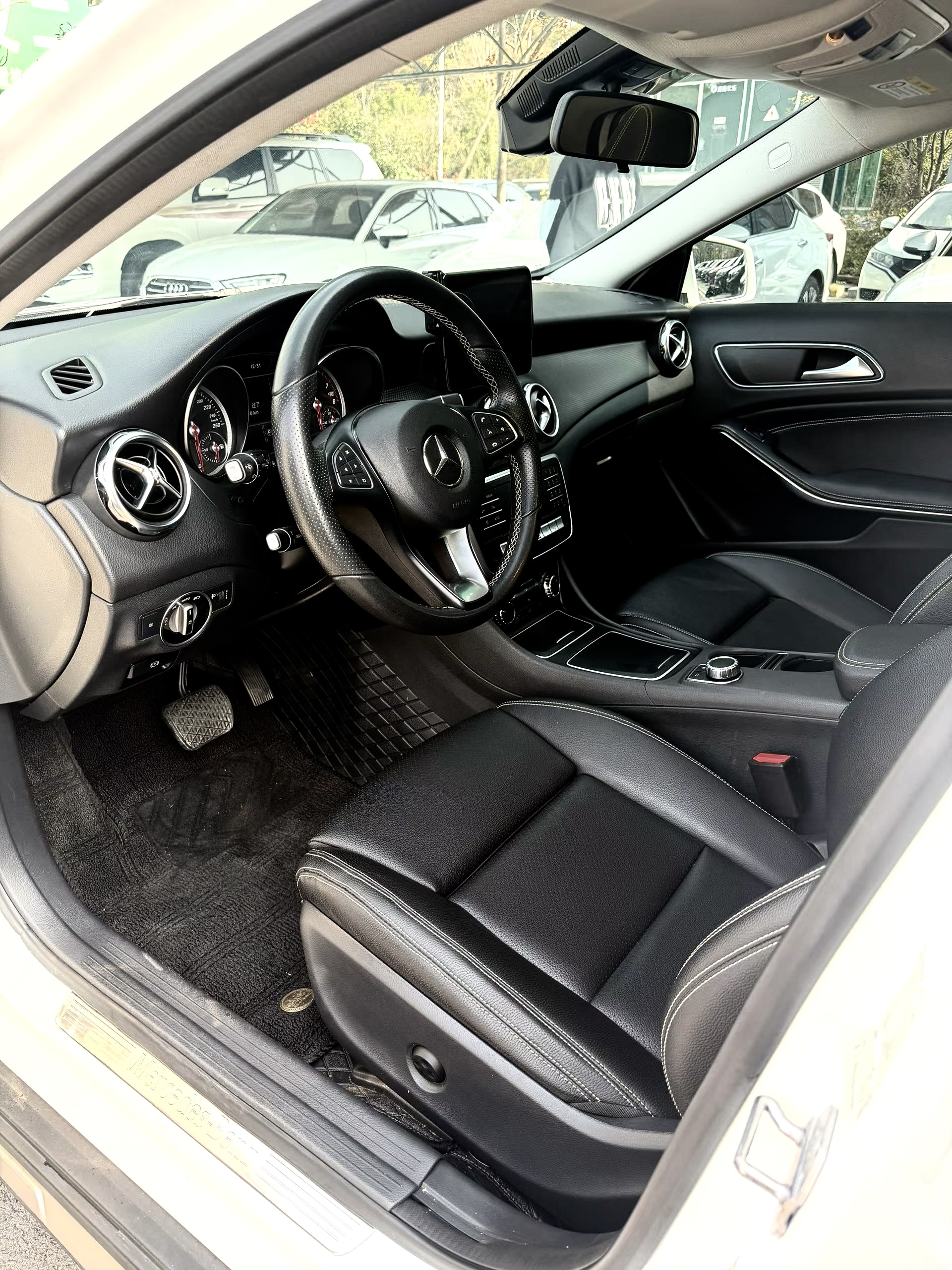 Mercedes-Benz GLA Class 2018 car image #4