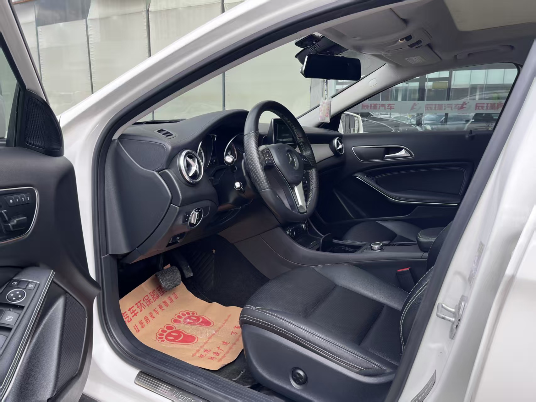 Mercedes-Benz GLA Class 2015 car image #4