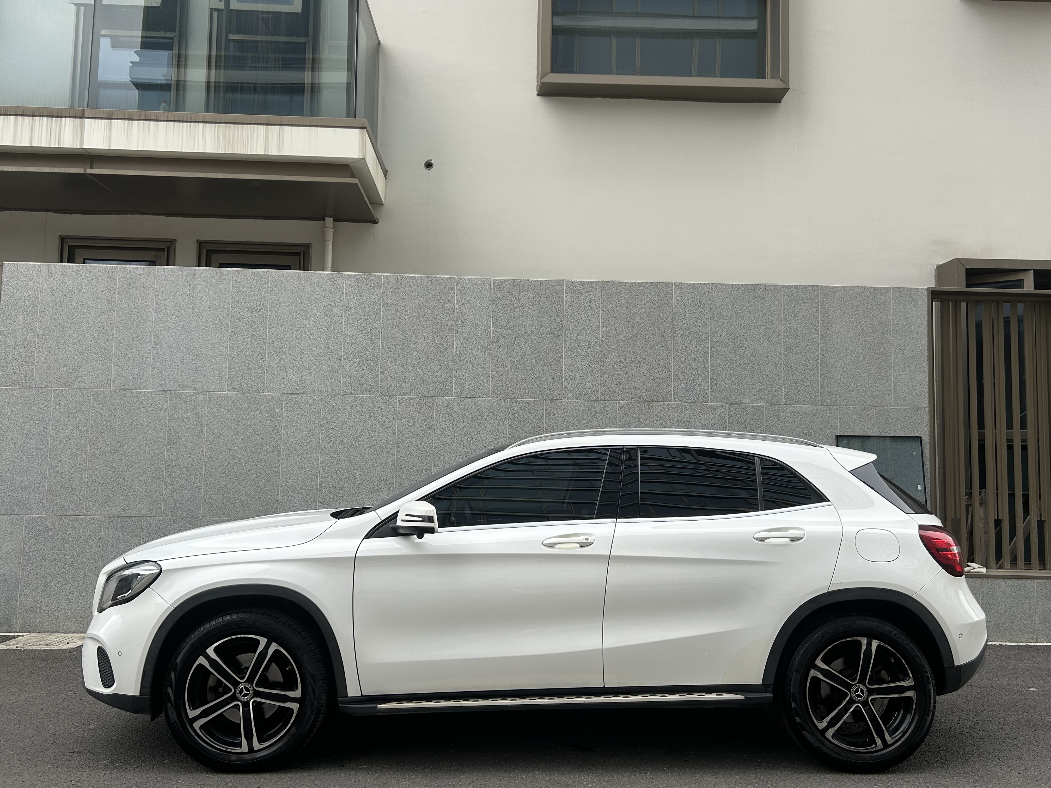 Mercedes-Benz GLA Class 2018 car image #4