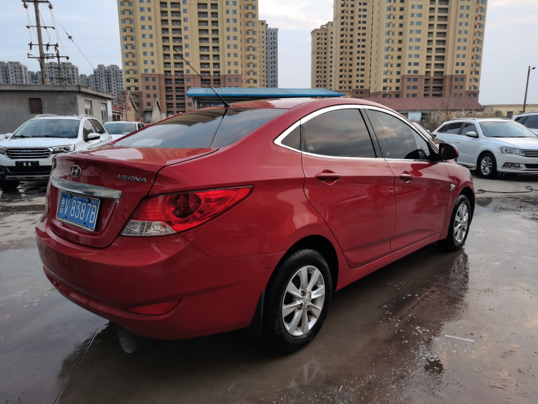 Hyundai Reina 2012 #4 Hyundai Reina 2012 car image #4