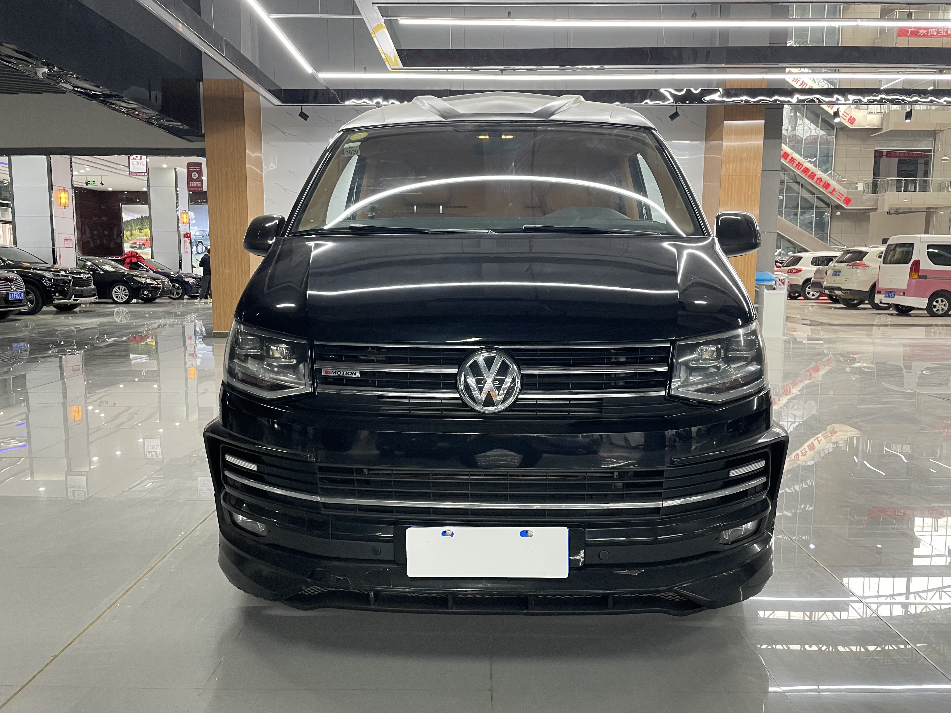 Volkswagen Caravelle 2018 immagine di auto #4