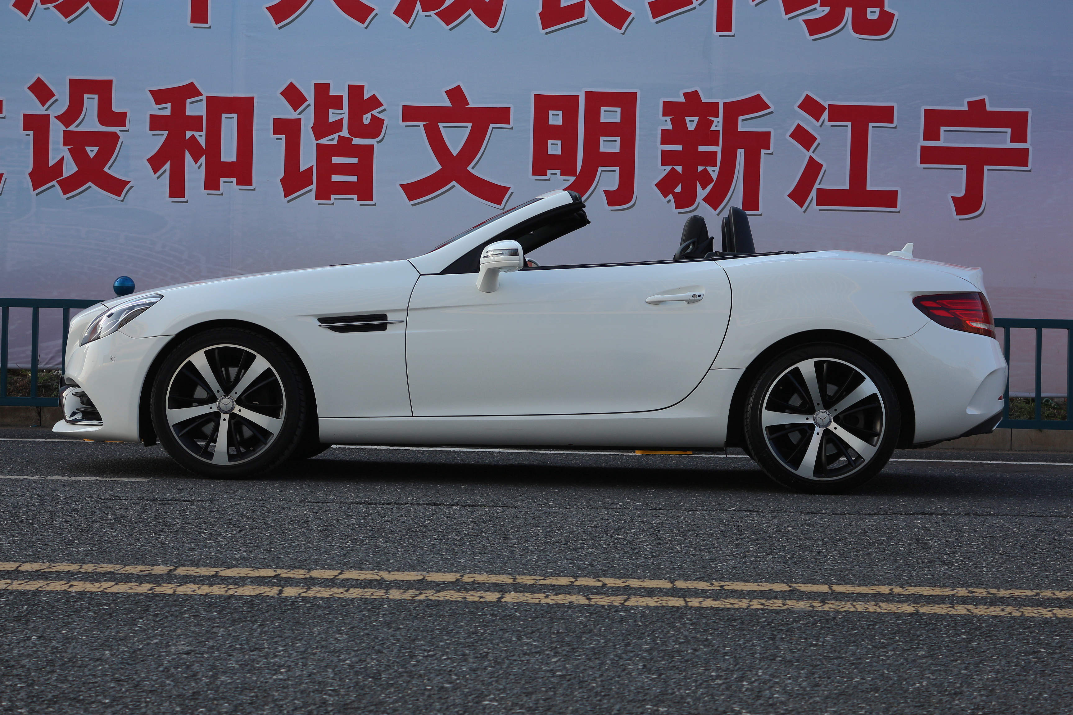 Mercedes-Benz SLC Class 2017 car image #4