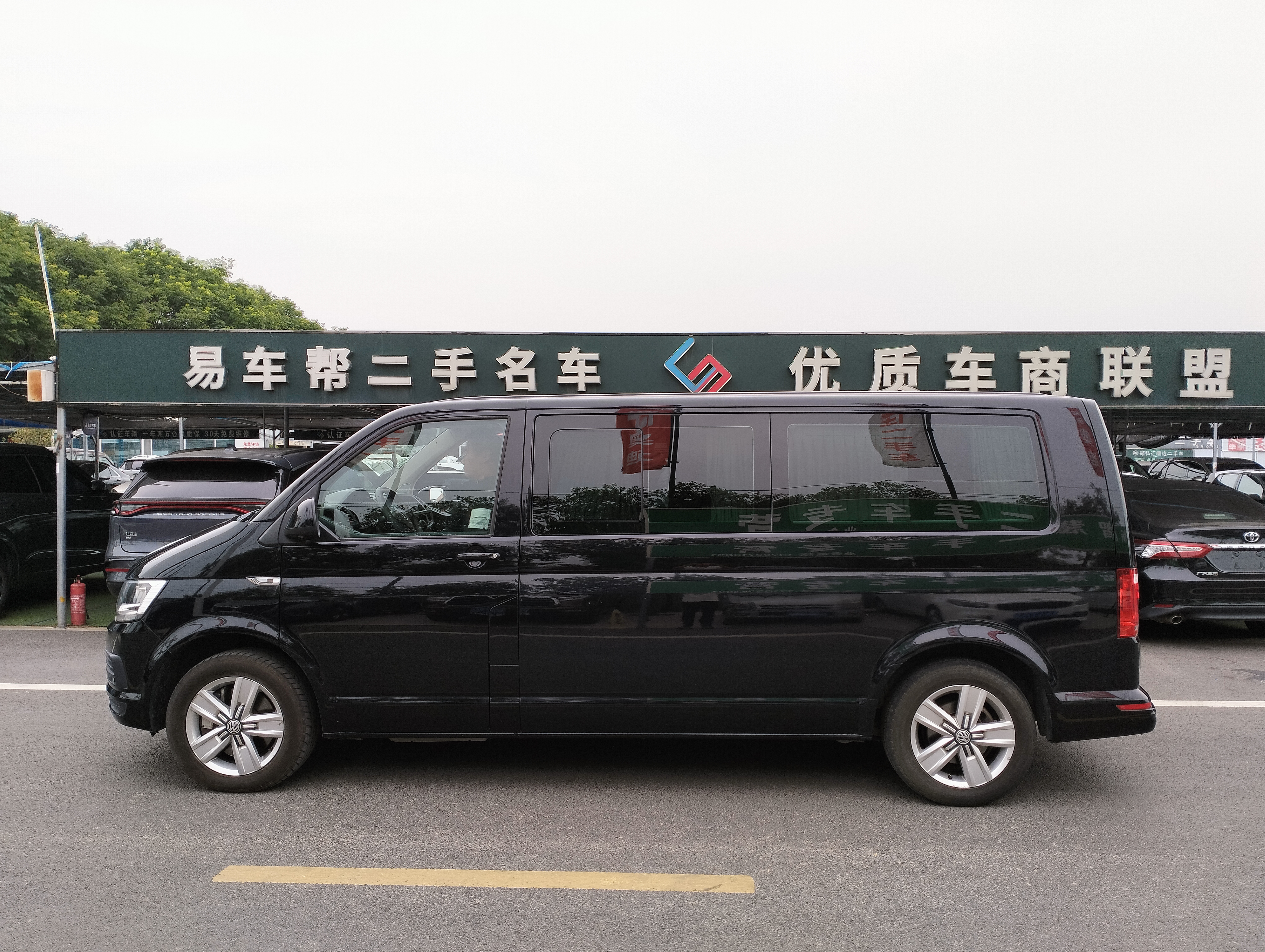 Volkswagen Caravelle 2018 car image #4