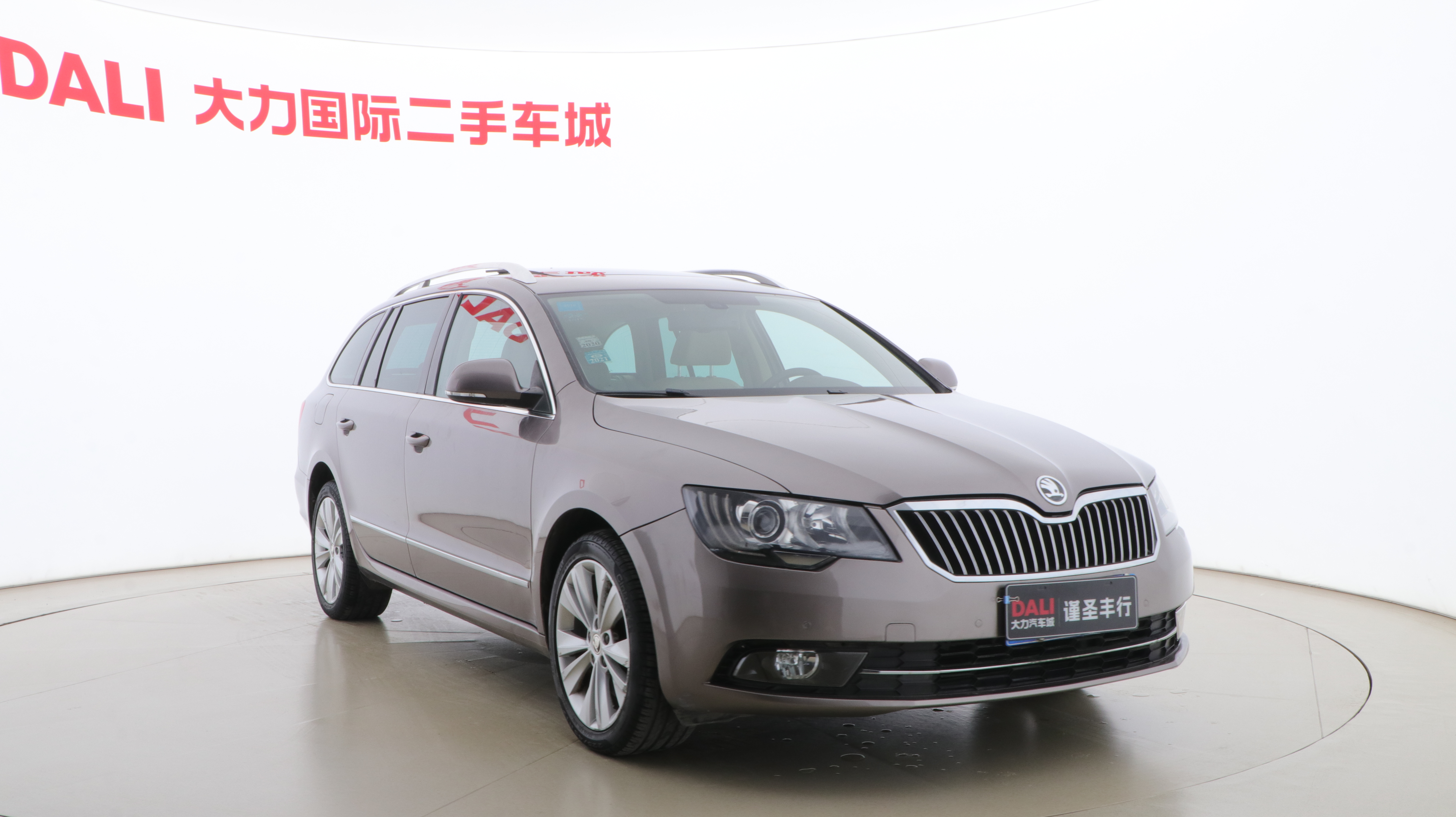 Skoda Superb Combi 2014 car image #4