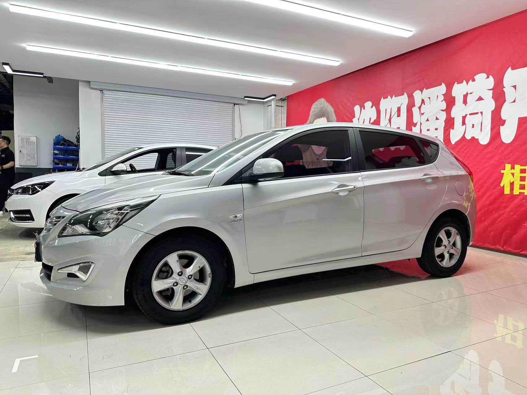 Hyundai Reina Hatchback 2015 car image #4