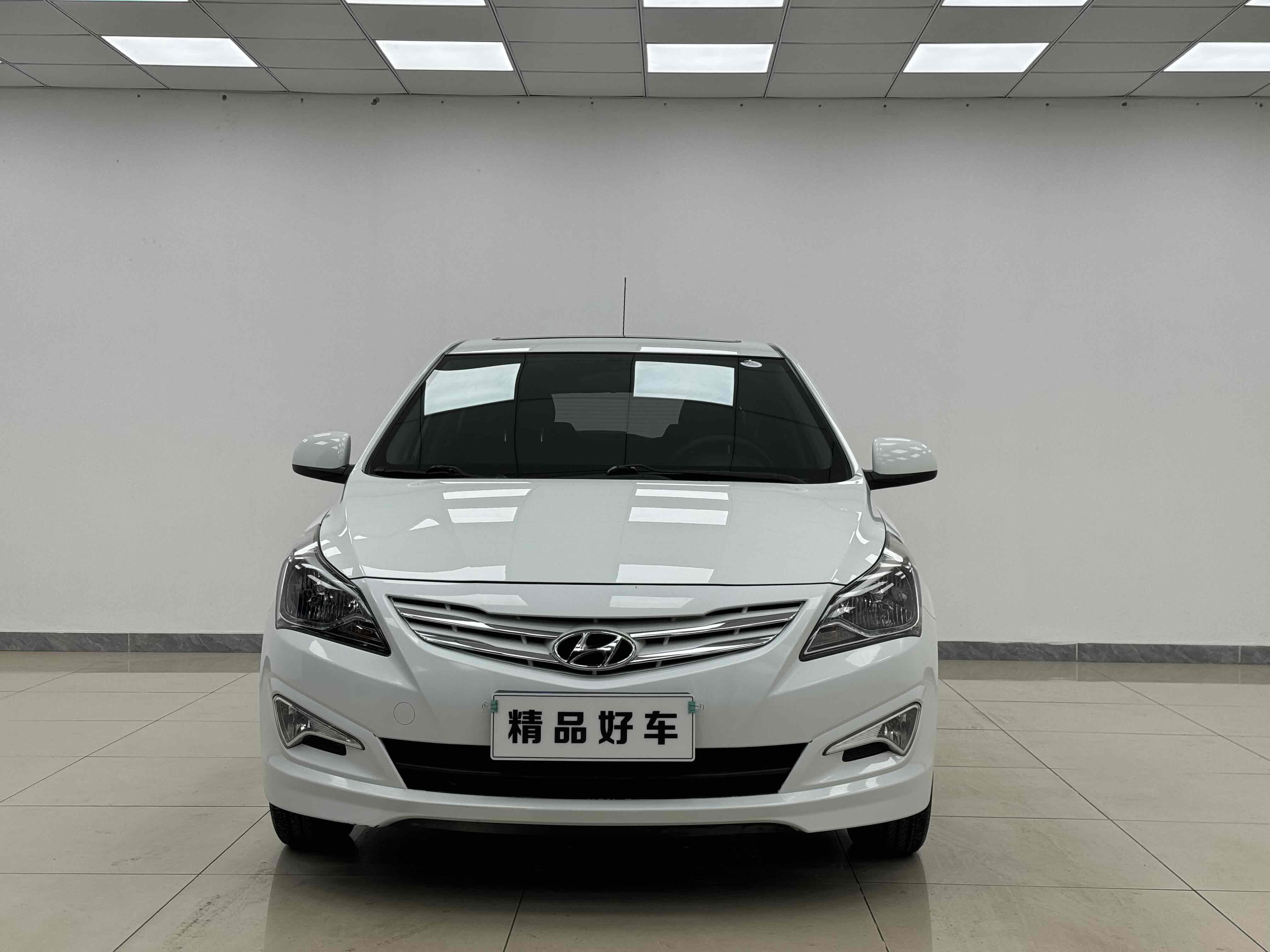 Hyundai Reina Hatchback 2015 #4 Hyundai Reina Hatchback 2015 car image #4