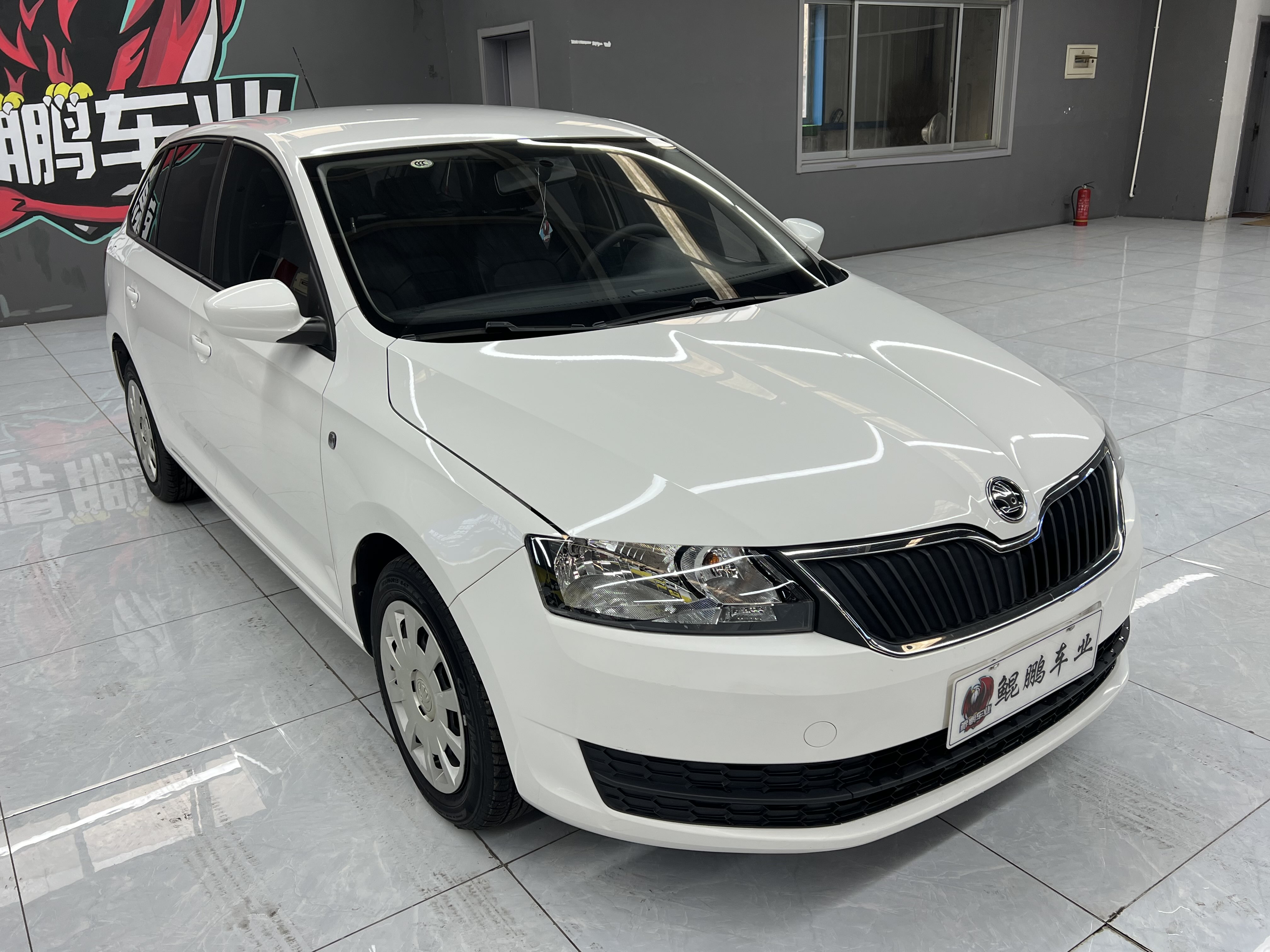 Skoda Rapid Spaceback 2017 car image #4