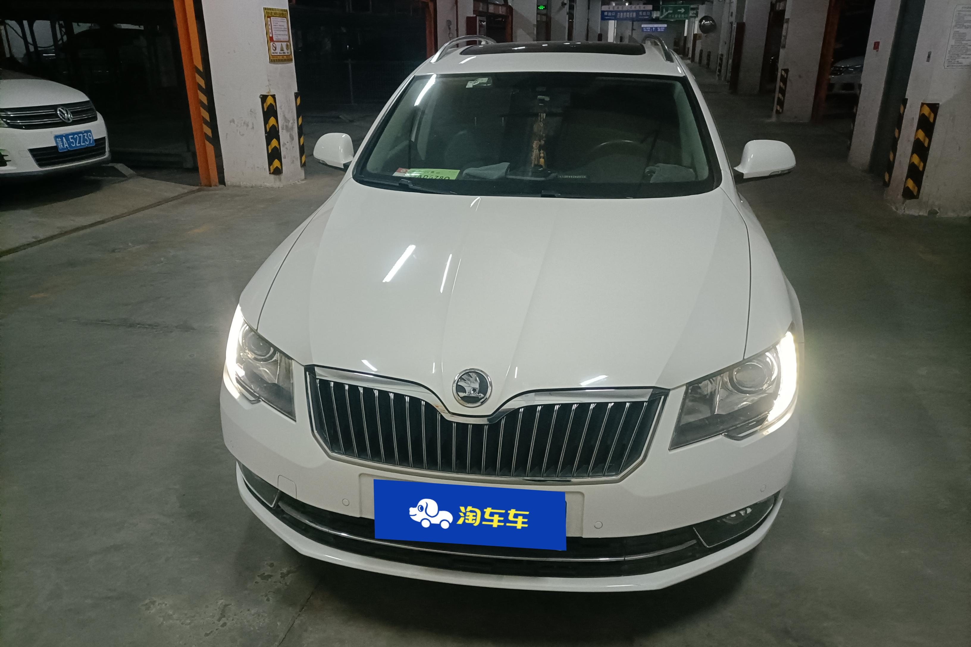 Skoda Superb Combi 2014 car image #4