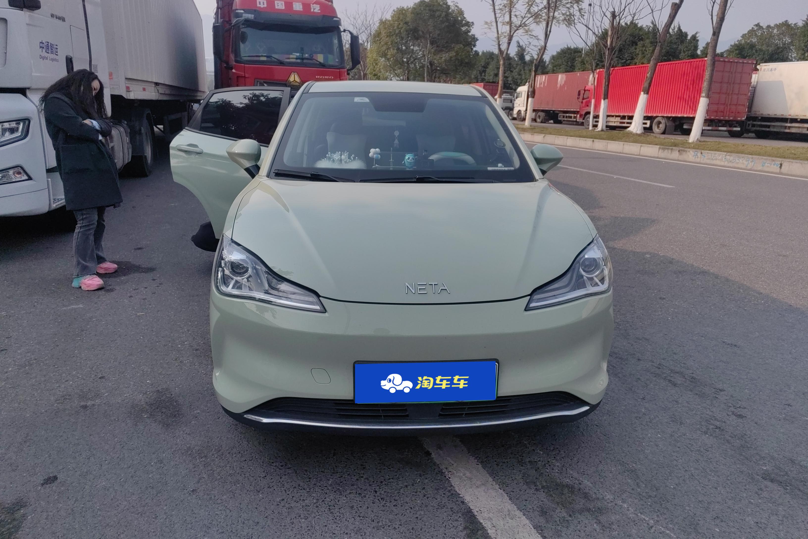 哪吒汽车 哪吒L 2023 汽车图片 #4