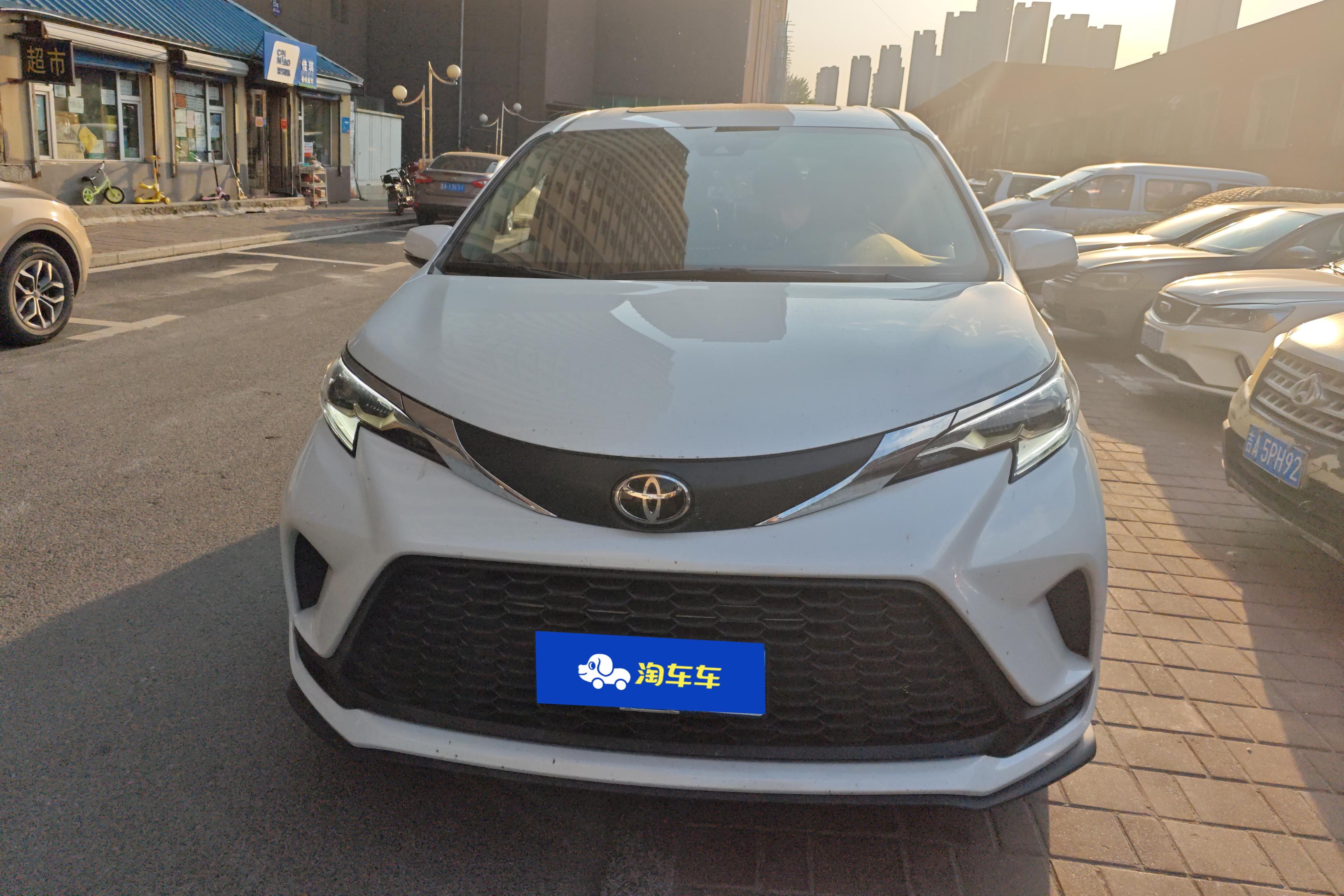 Toyota Granvia 2024 car image #4