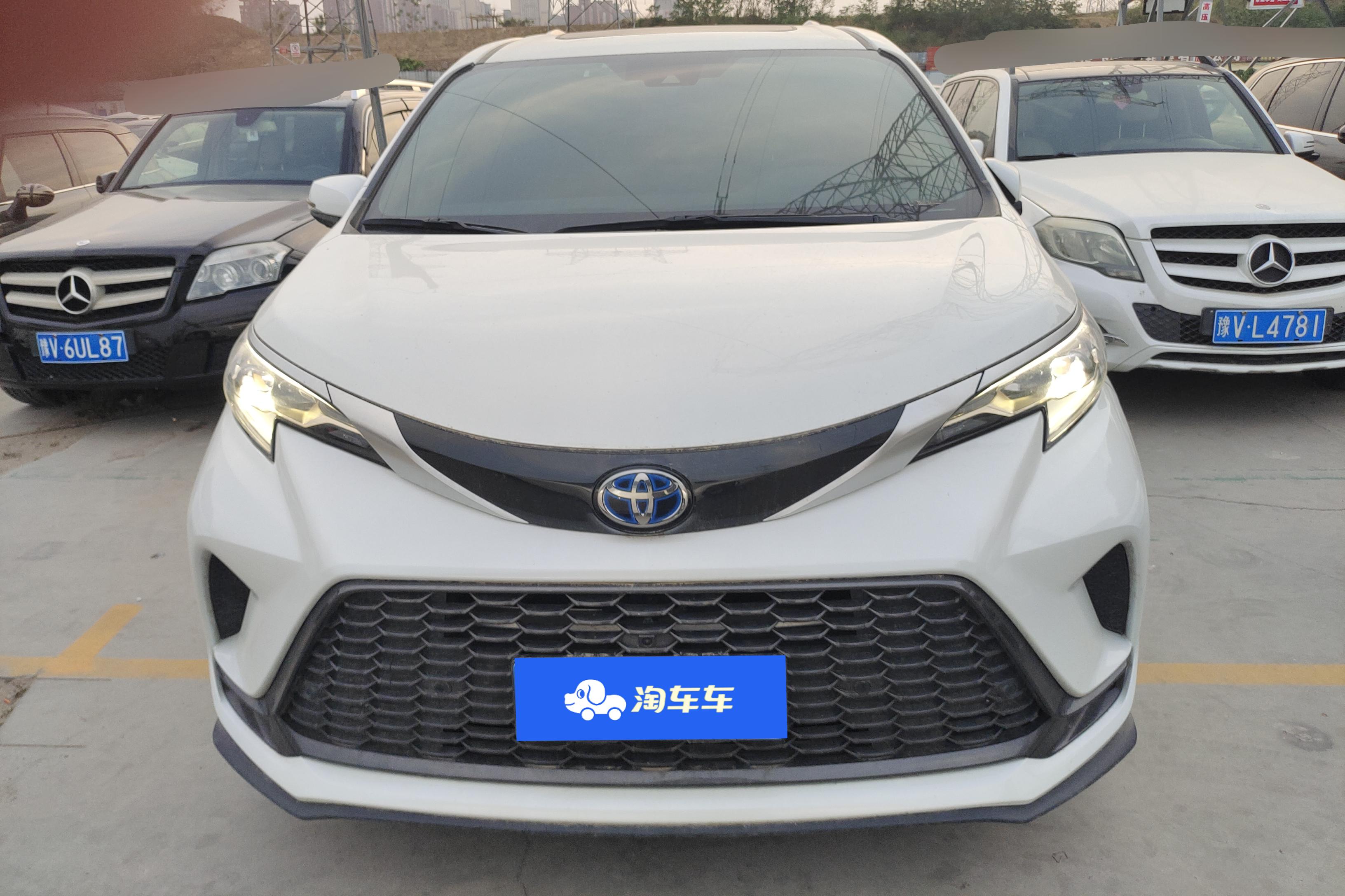 Toyota Granvia 2023 car image #4