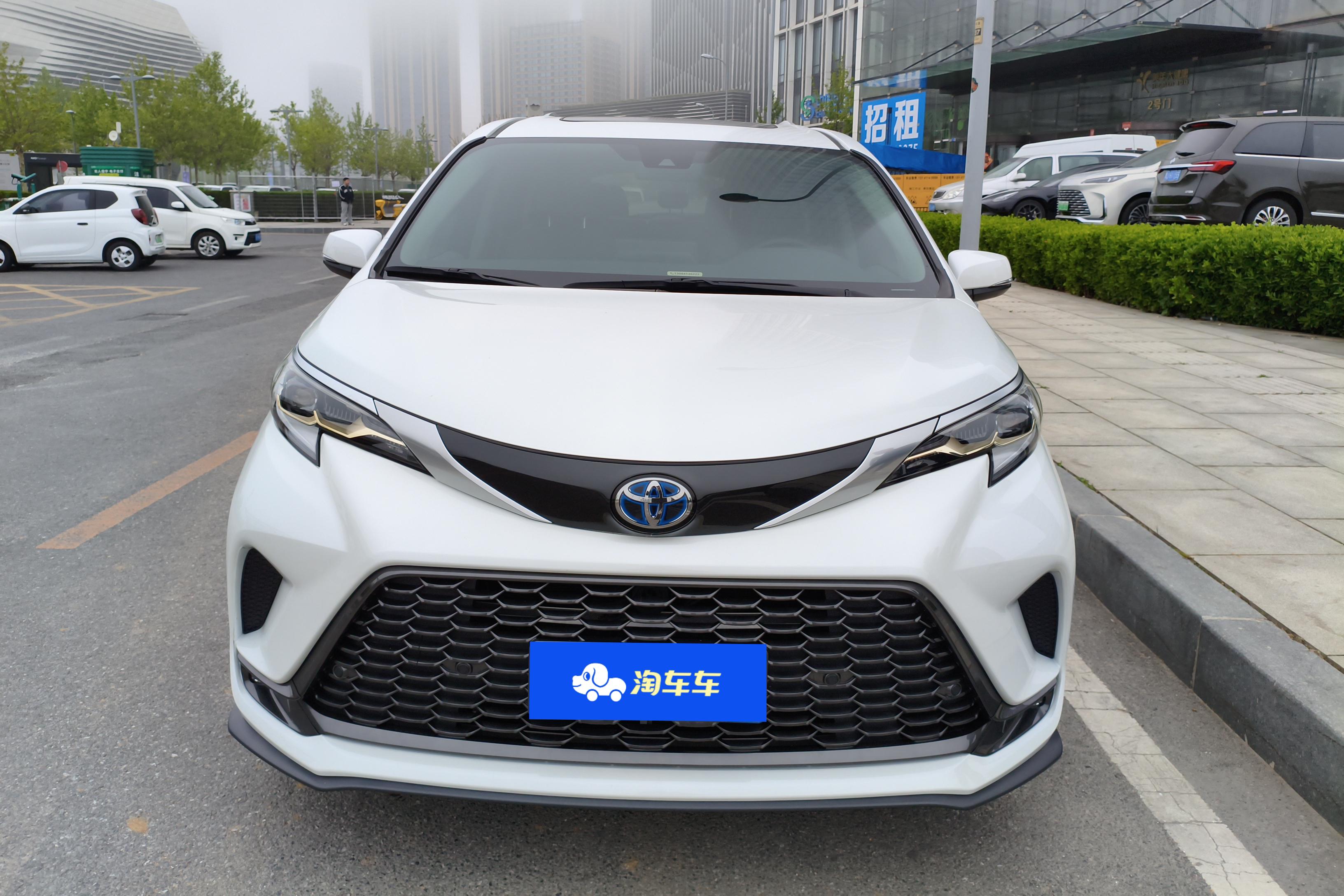 Toyota Granvia 2024 car image #4