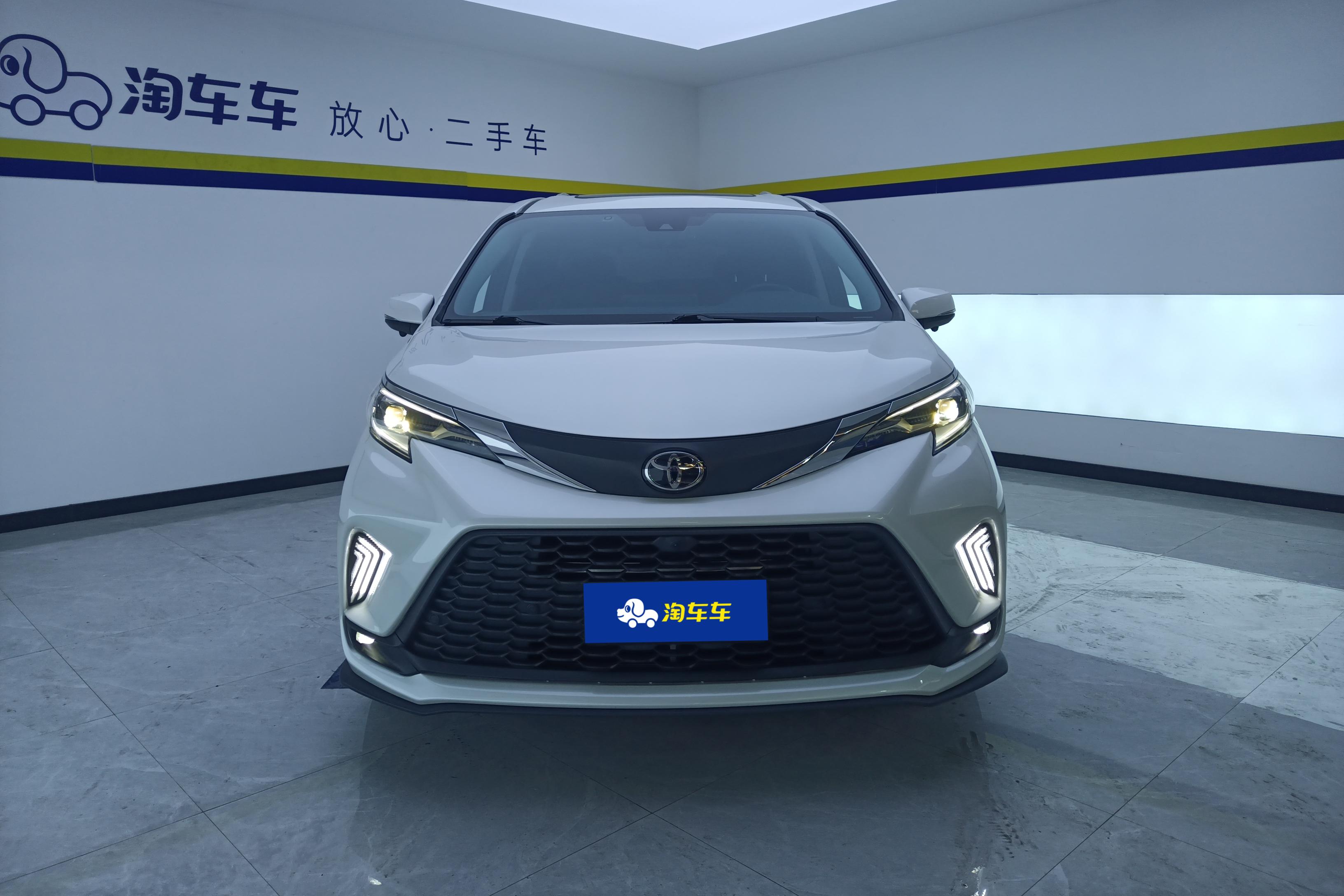 Toyota Granvia 2024 immagine di auto #4