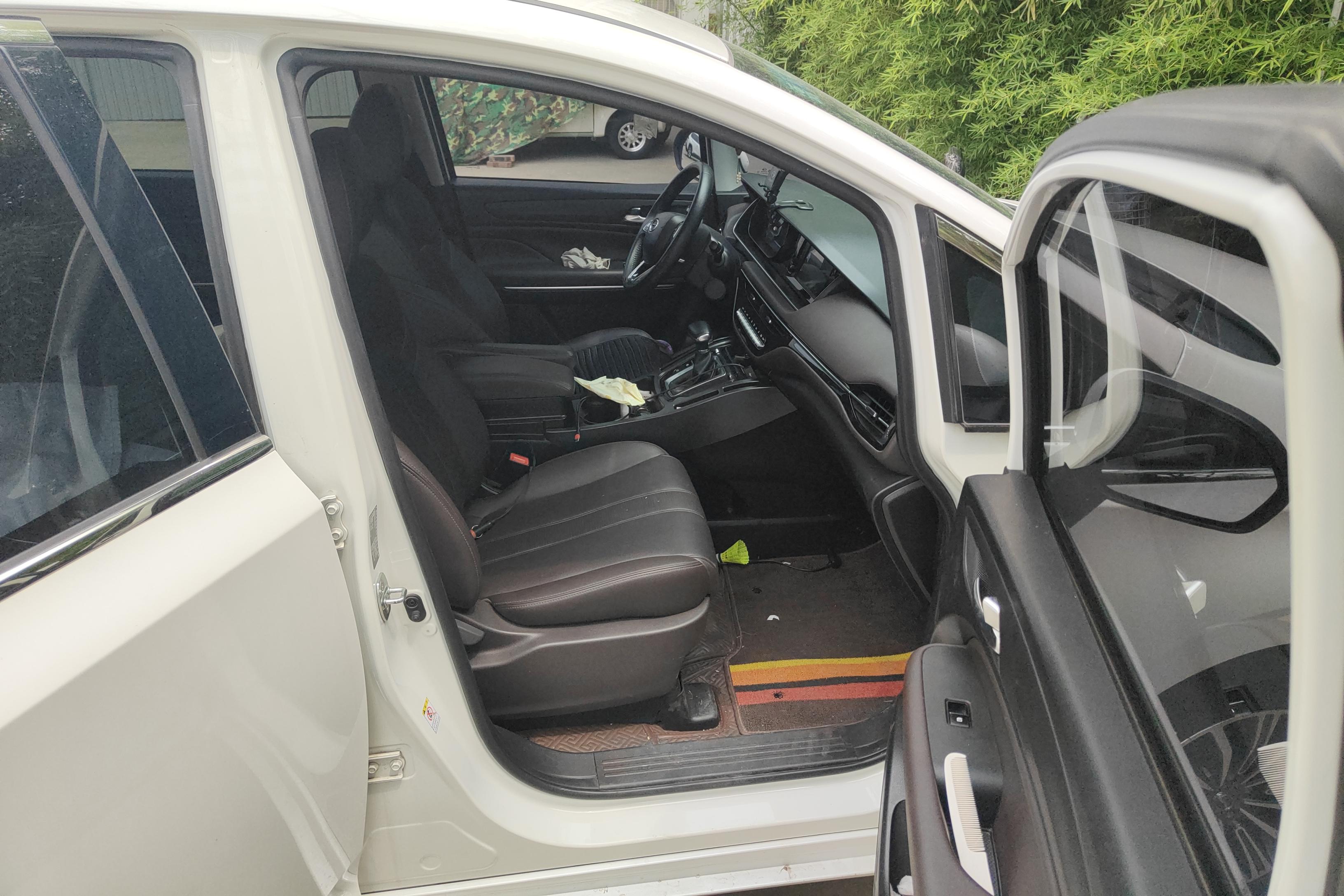 GAC Trumpchi M6 2019 car image #4