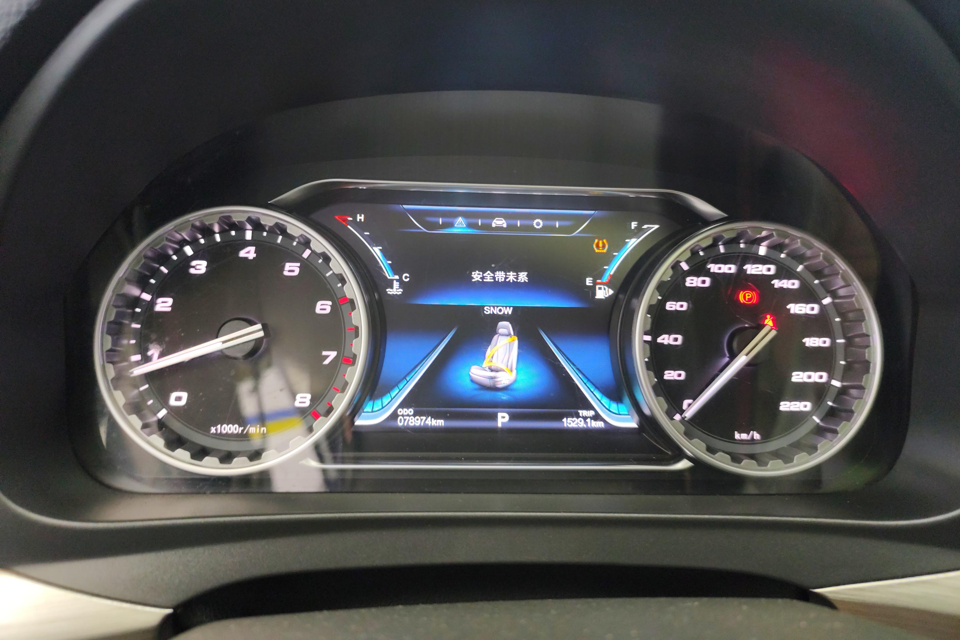 Forthing JOYEAR X6 2018 #4 Forthing JOYEAR X6 2018 car image #4