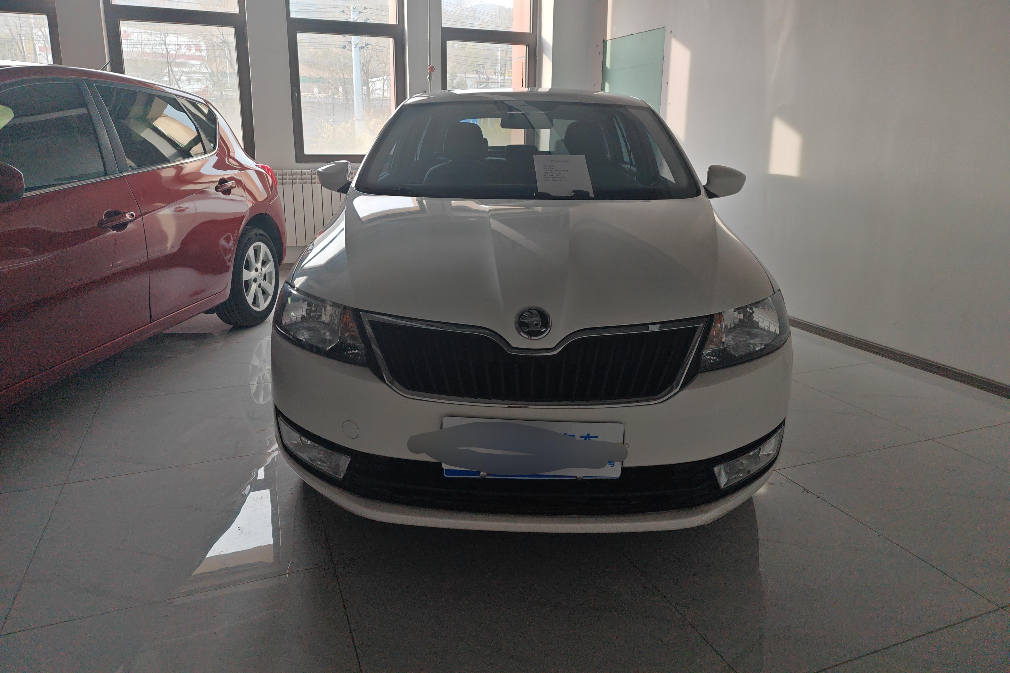 Skoda Rapid Spaceback 2017 car image #4