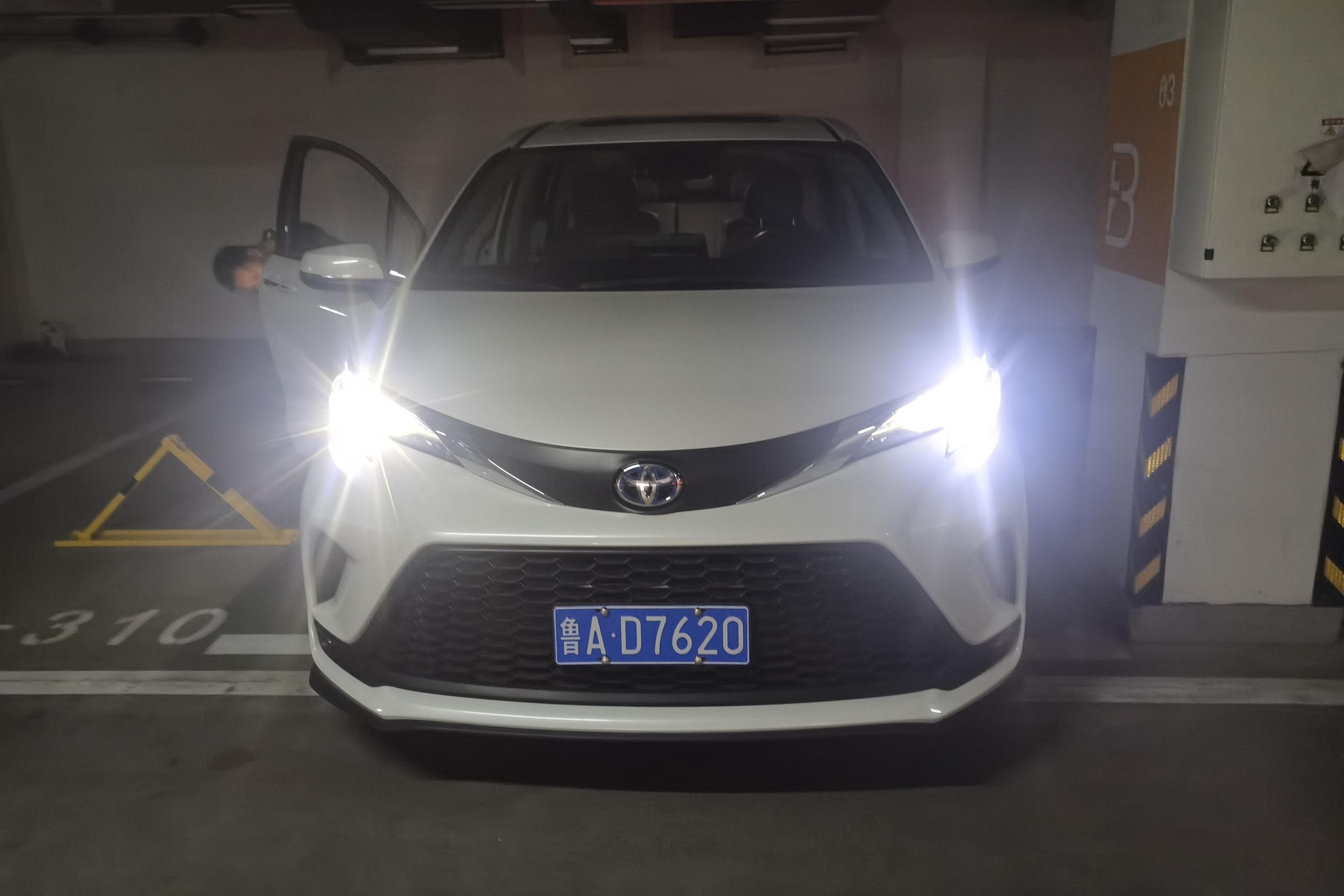 Toyota Granvia 2023 car image #4