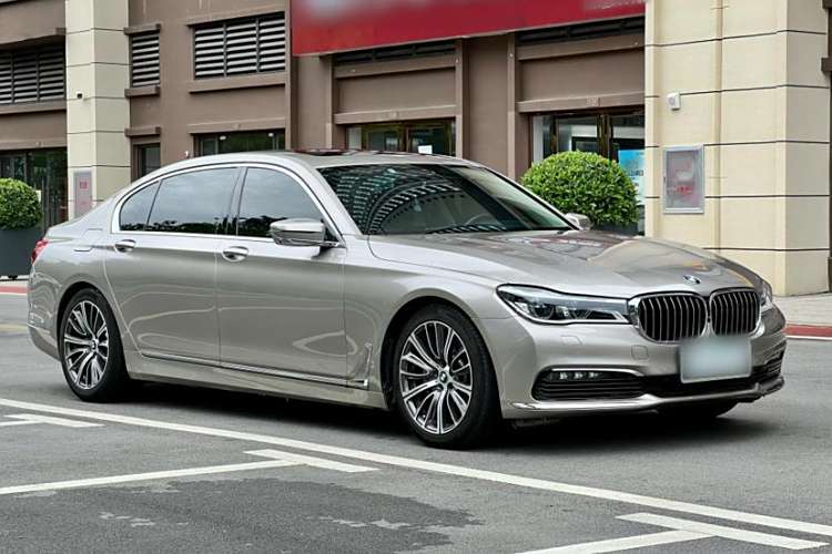BMW M760Le 2017 #4 BMW M760Le 2017 car image #4