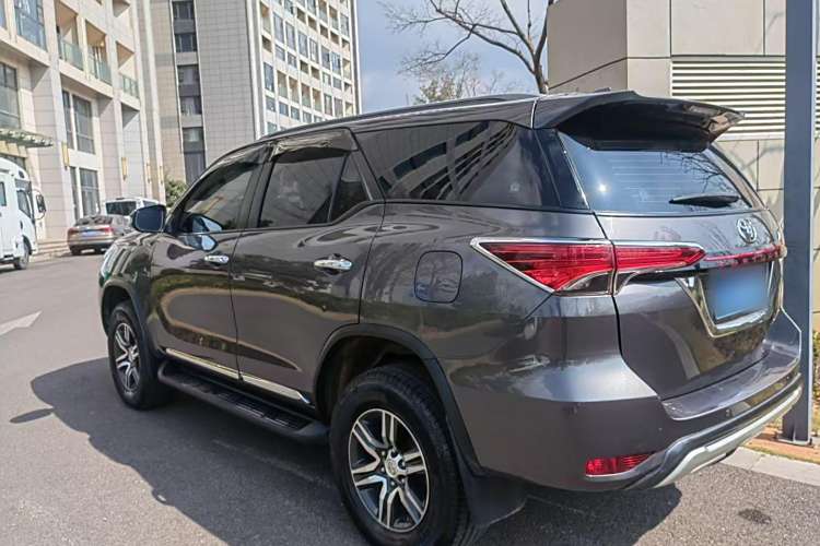 Toyota Fortuner 2017 #4 Toyota Fortuner 2017 immagine di auto #4