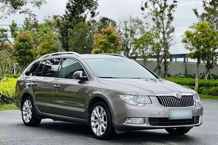 Skoda Superb Combi 2015 car image #4