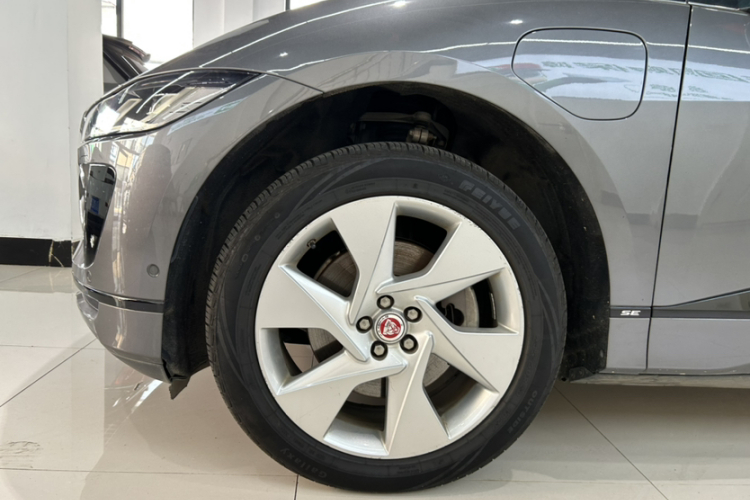 2019 car image #4