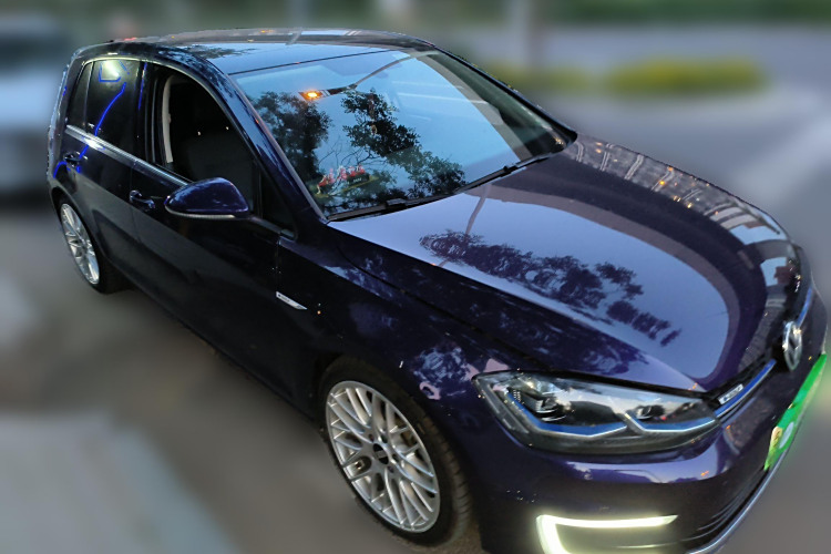 Volkswagen Golf Pure Electric 2020 car image #4