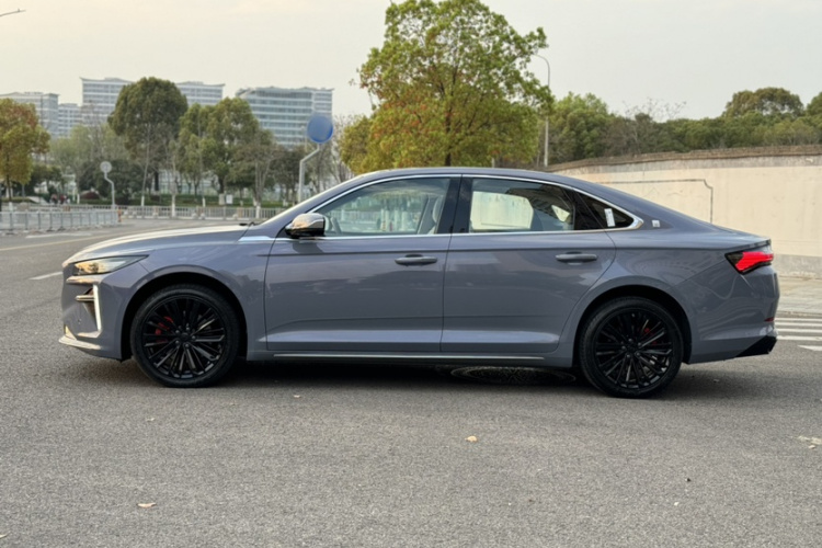 GEELY PrefaceL 2023 car image #4