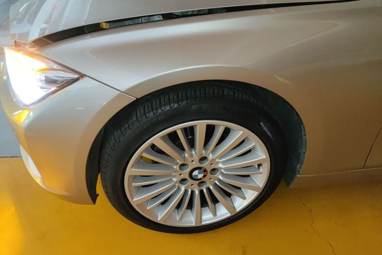 BMW 3 Series 2018 immagine di auto #4