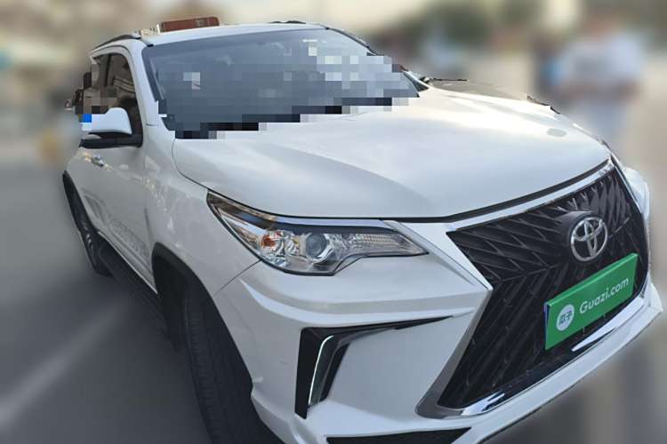 Toyota Fortuner 2017 immagine di auto #4